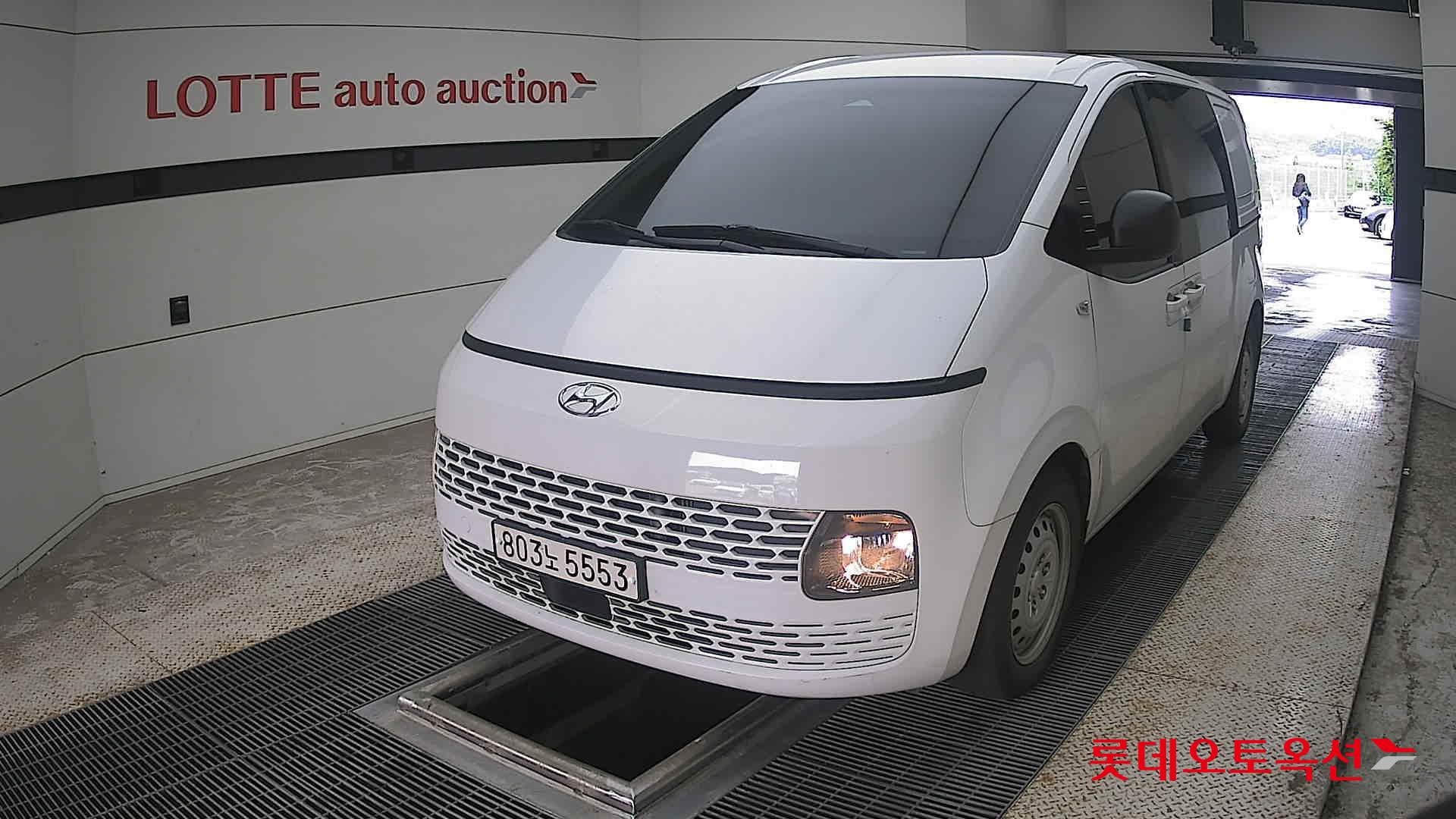 2023 - hyundai staria