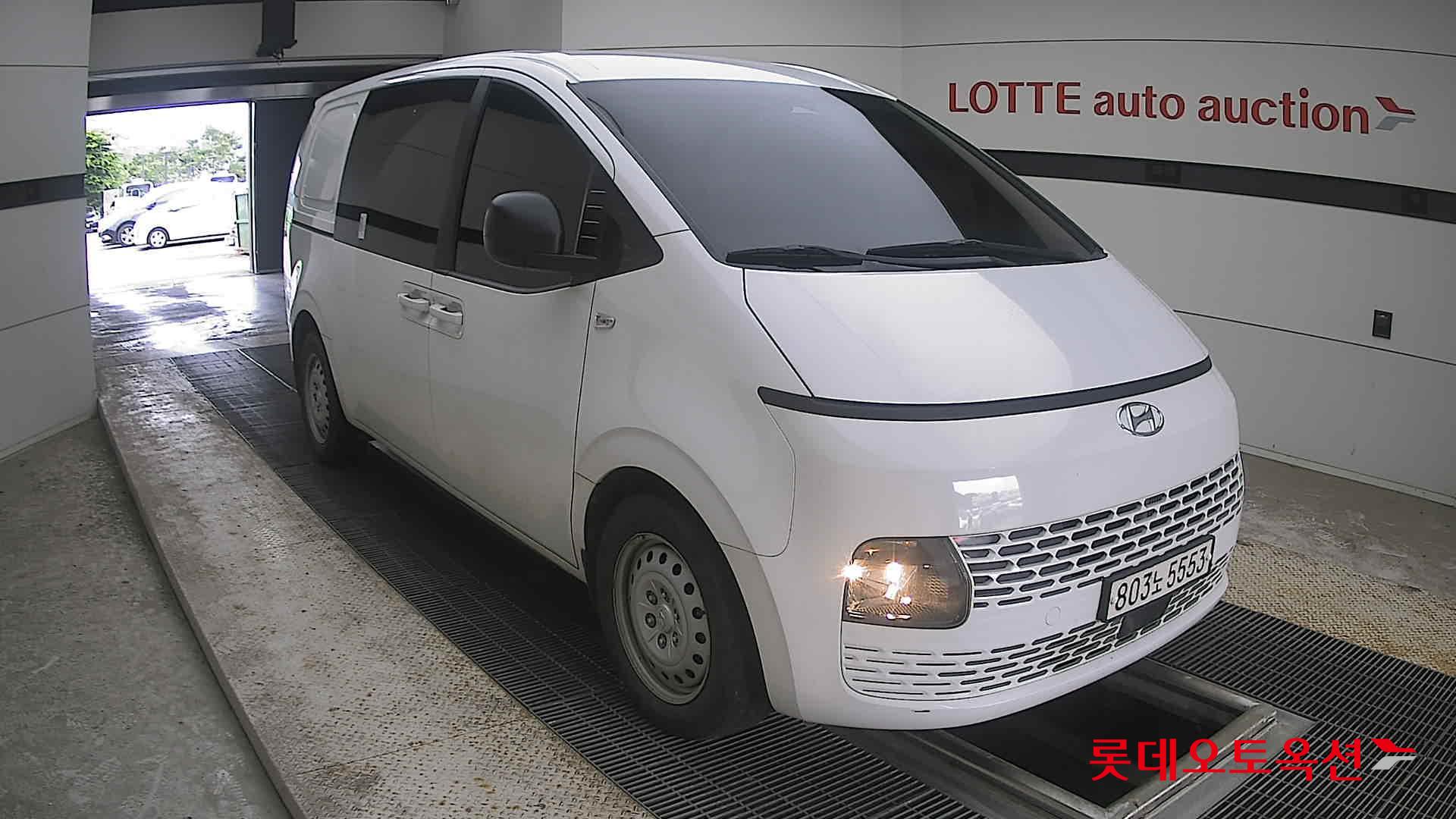 2023 - hyundai staria
