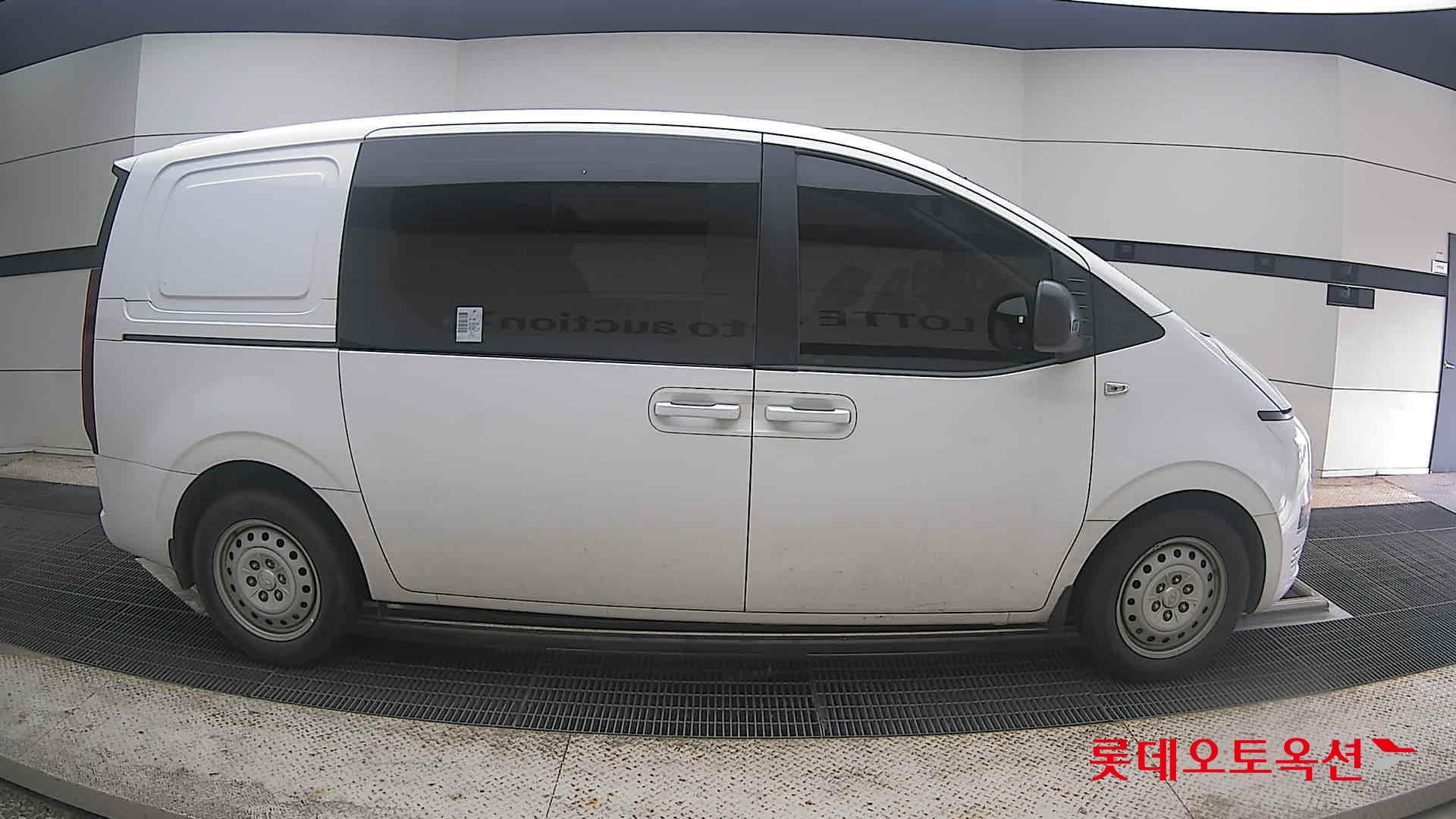 2023 - hyundai staria