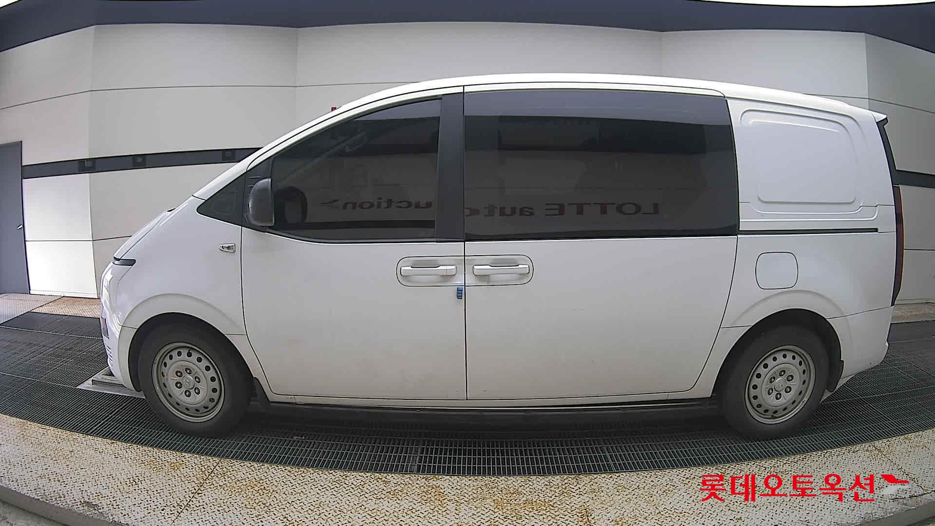 2023 - hyundai staria
