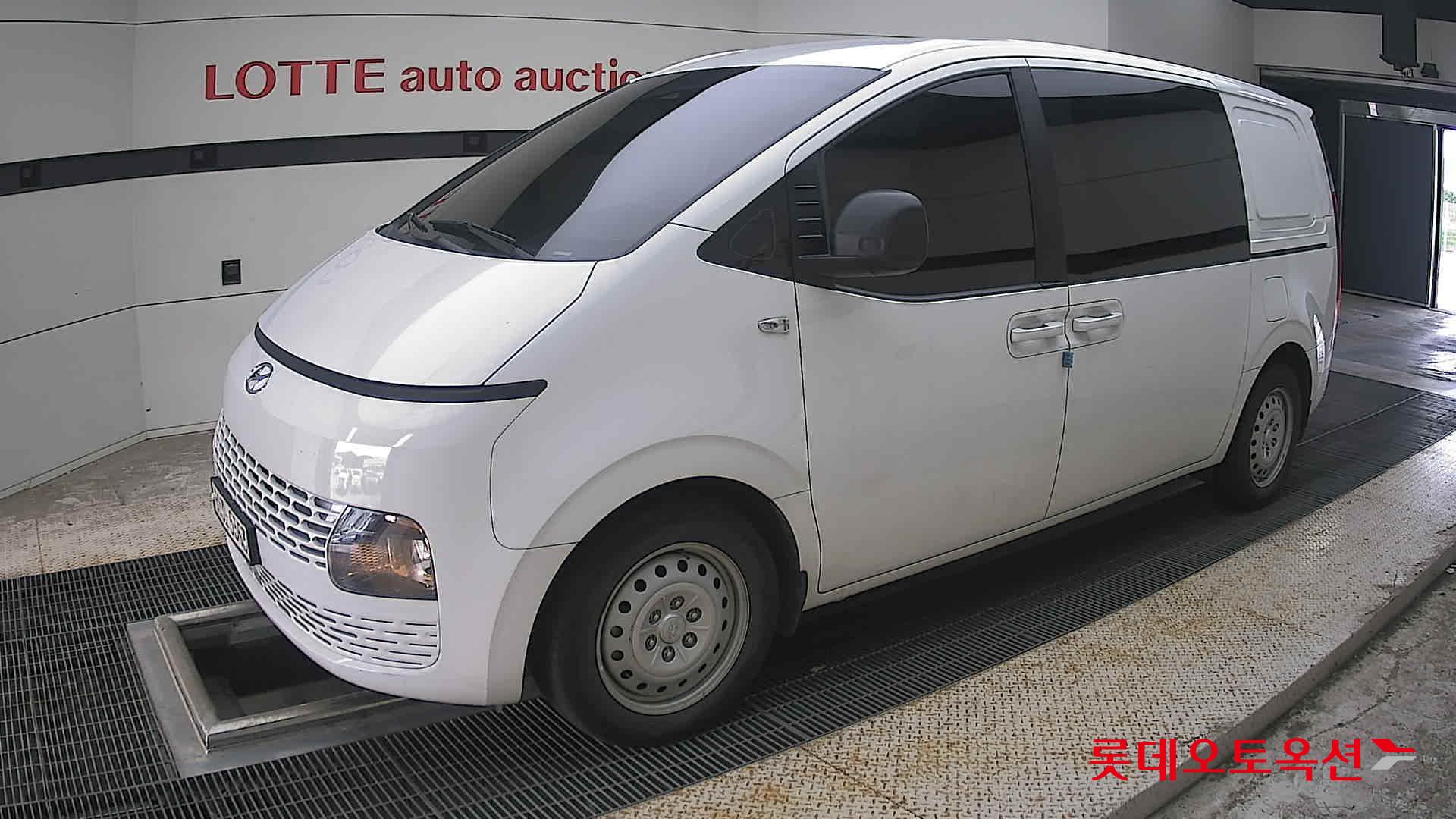 2023 - hyundai staria