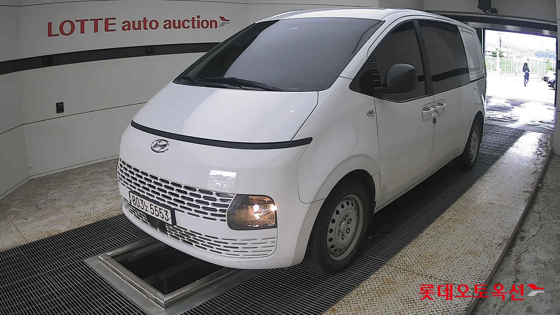 2023 - hyundai staria