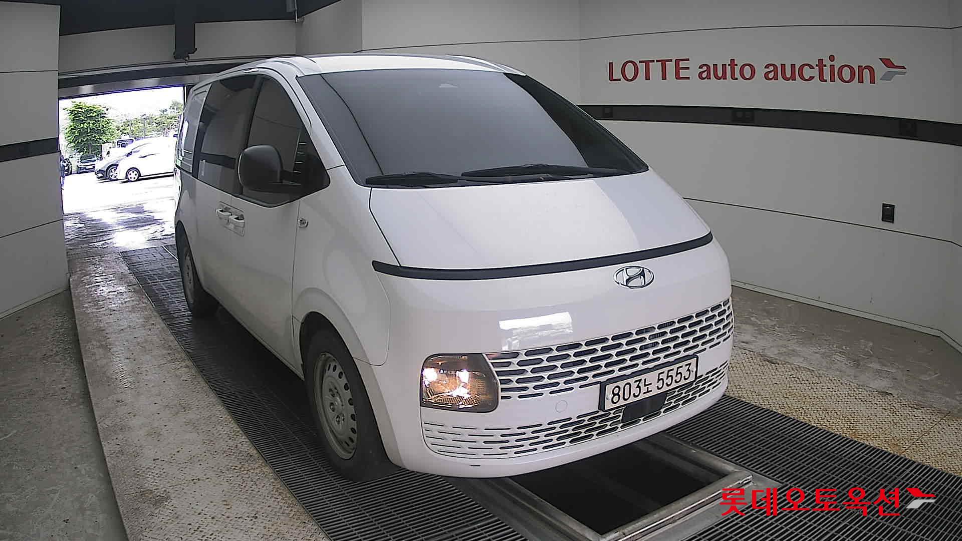 2023 - hyundai staria