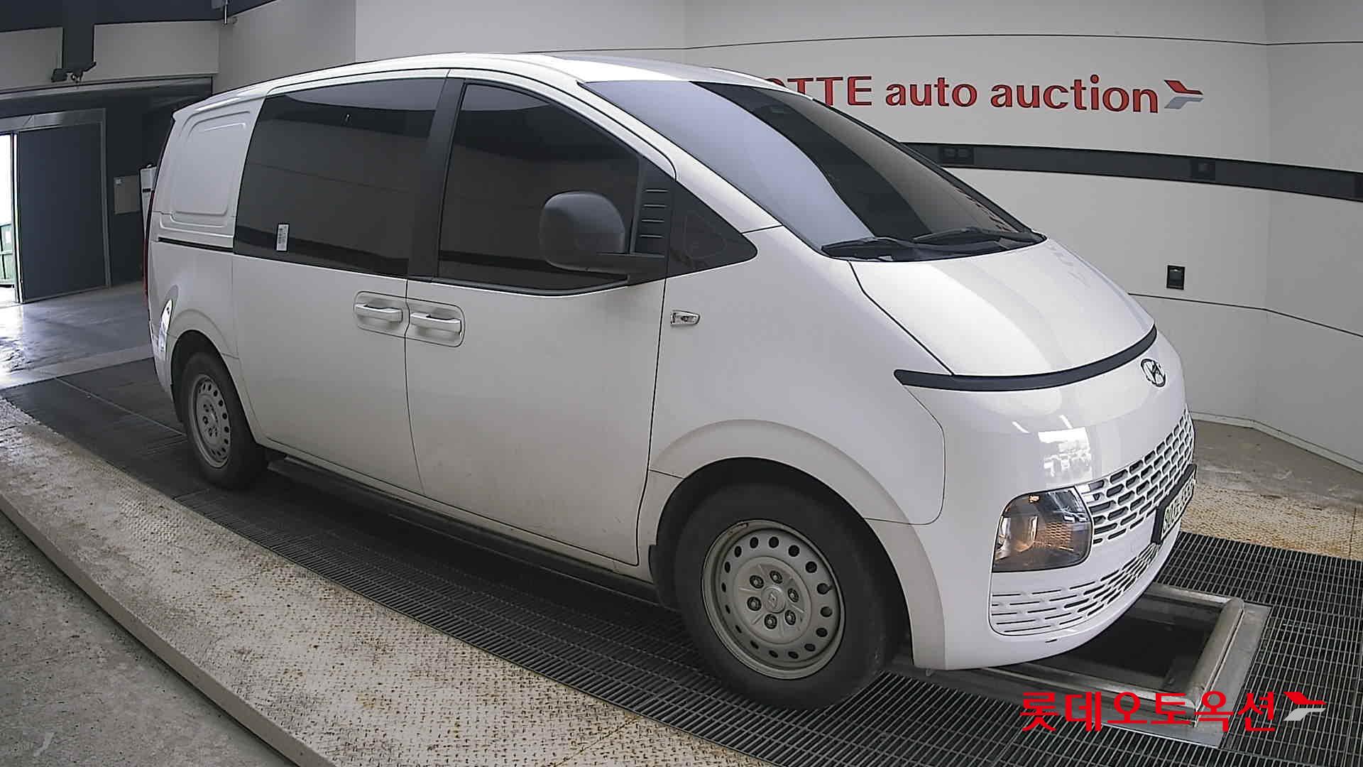 2023 - hyundai staria