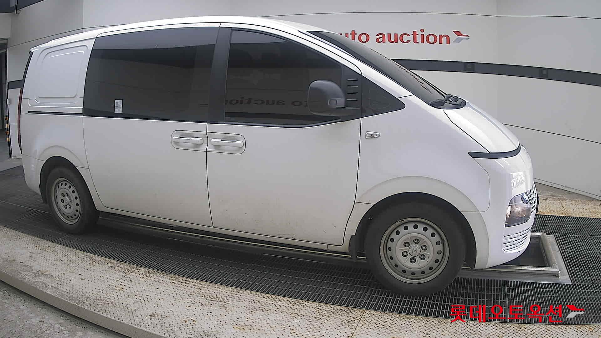 2023 - hyundai staria