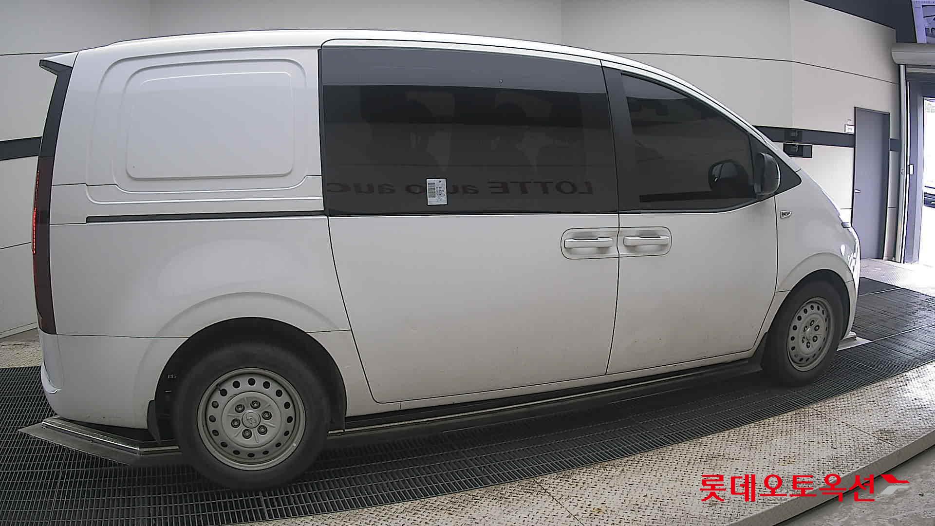 2023 - hyundai staria