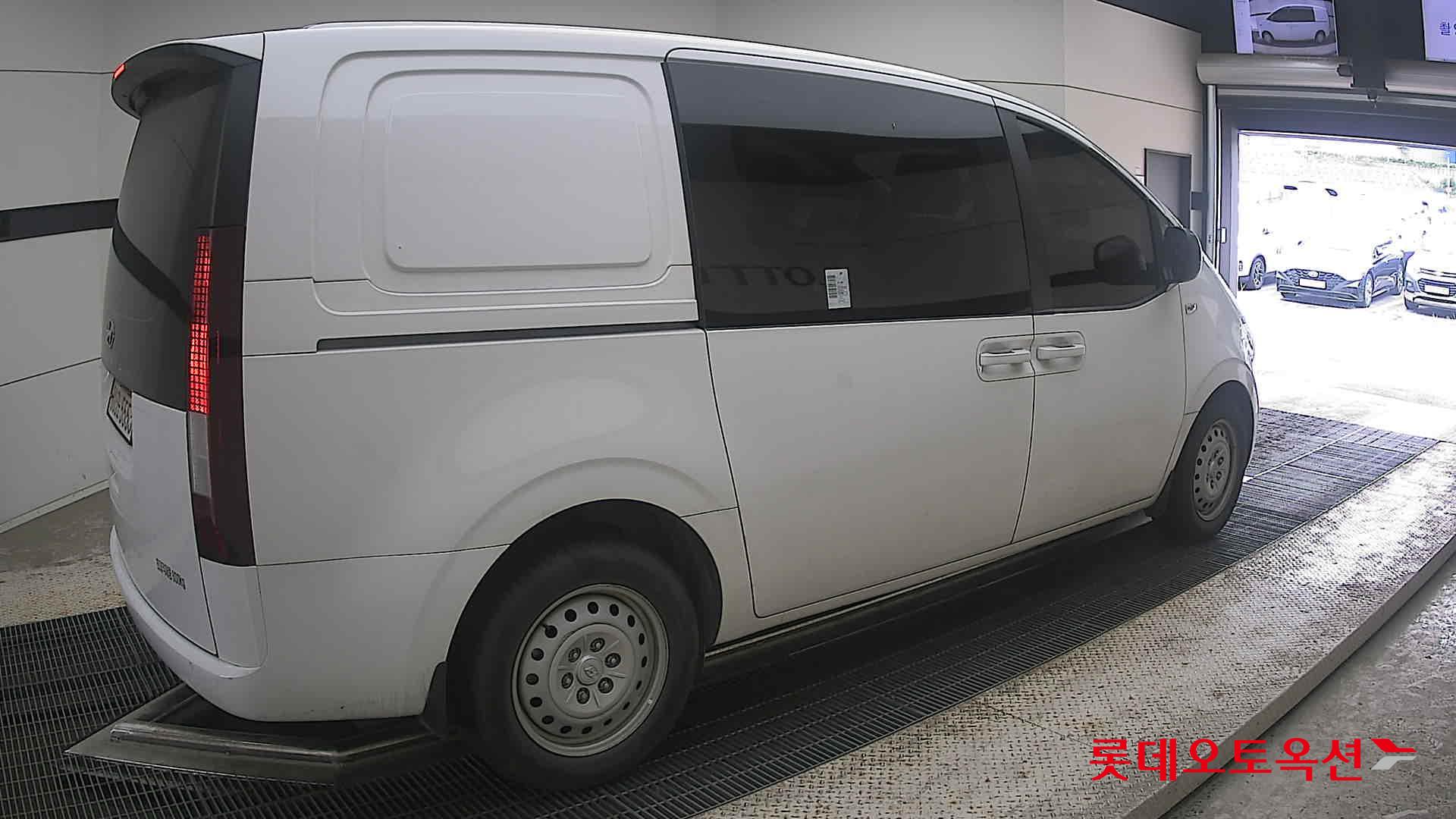 2023 - hyundai staria