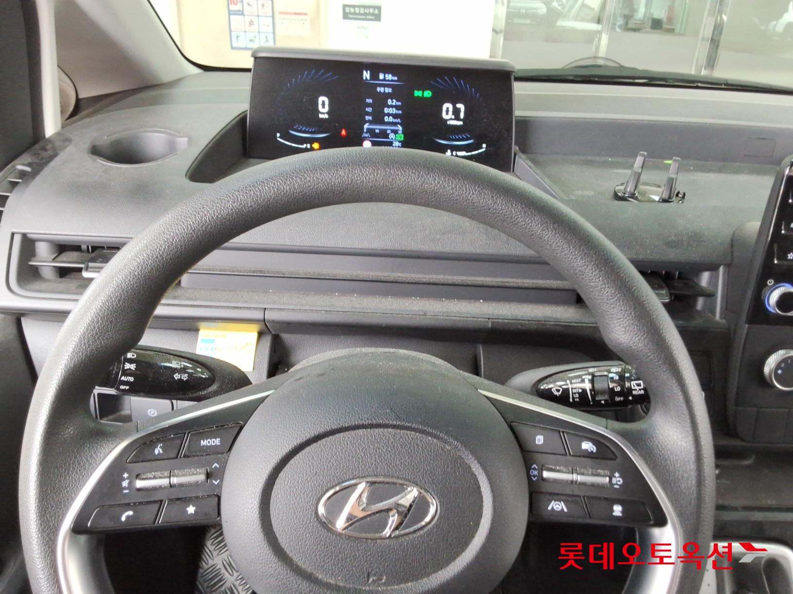 2023 - hyundai staria