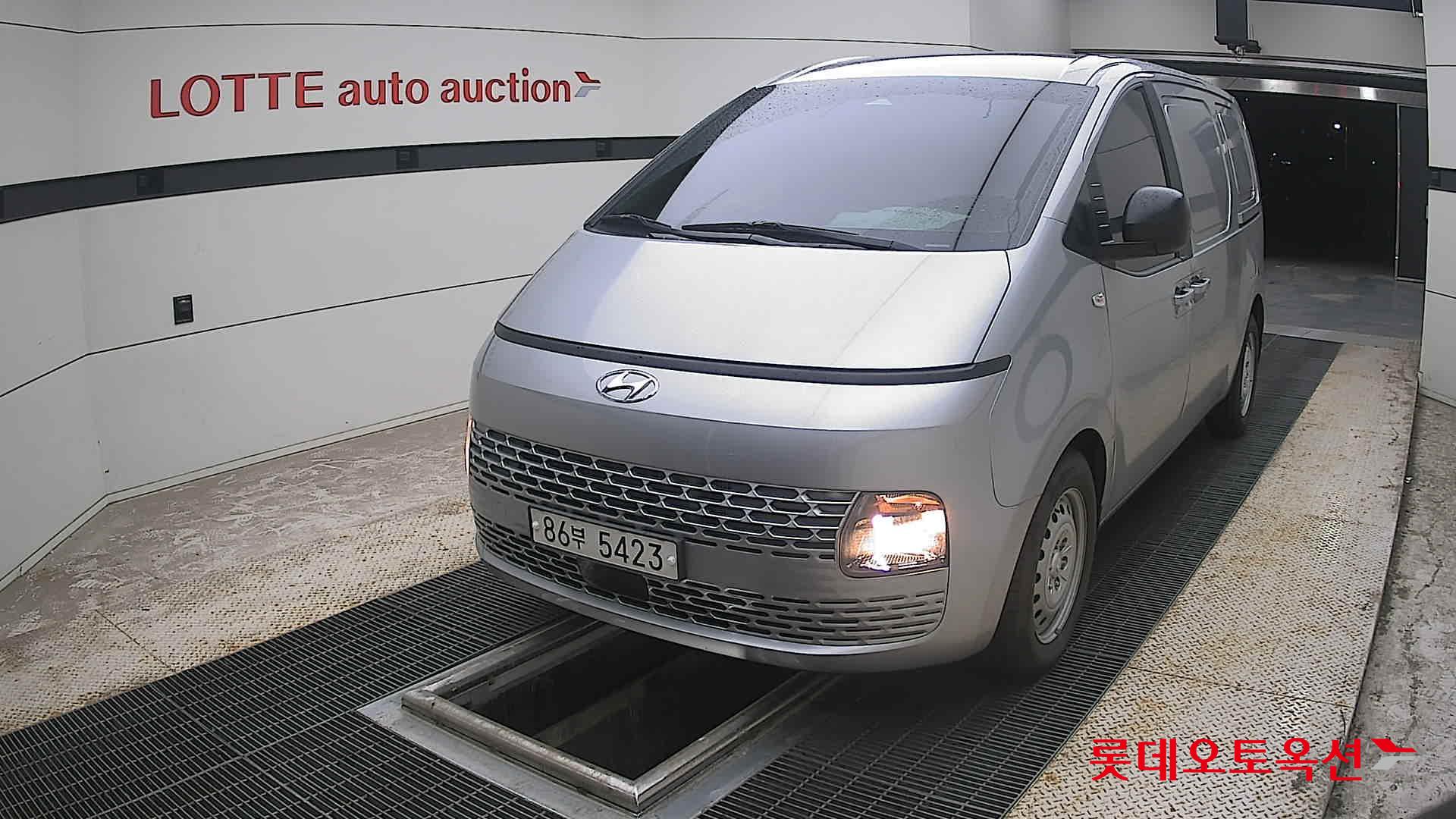 2022 - hyundai staria