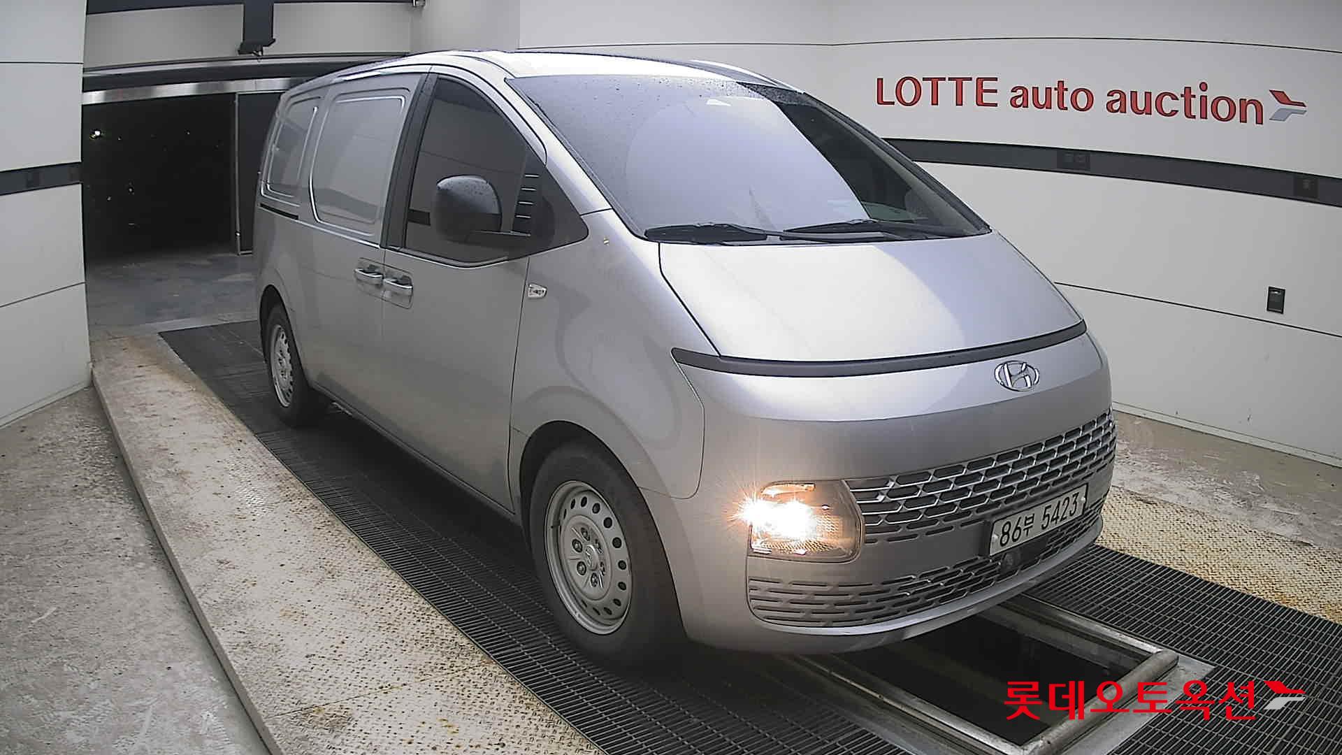 2022 - hyundai staria