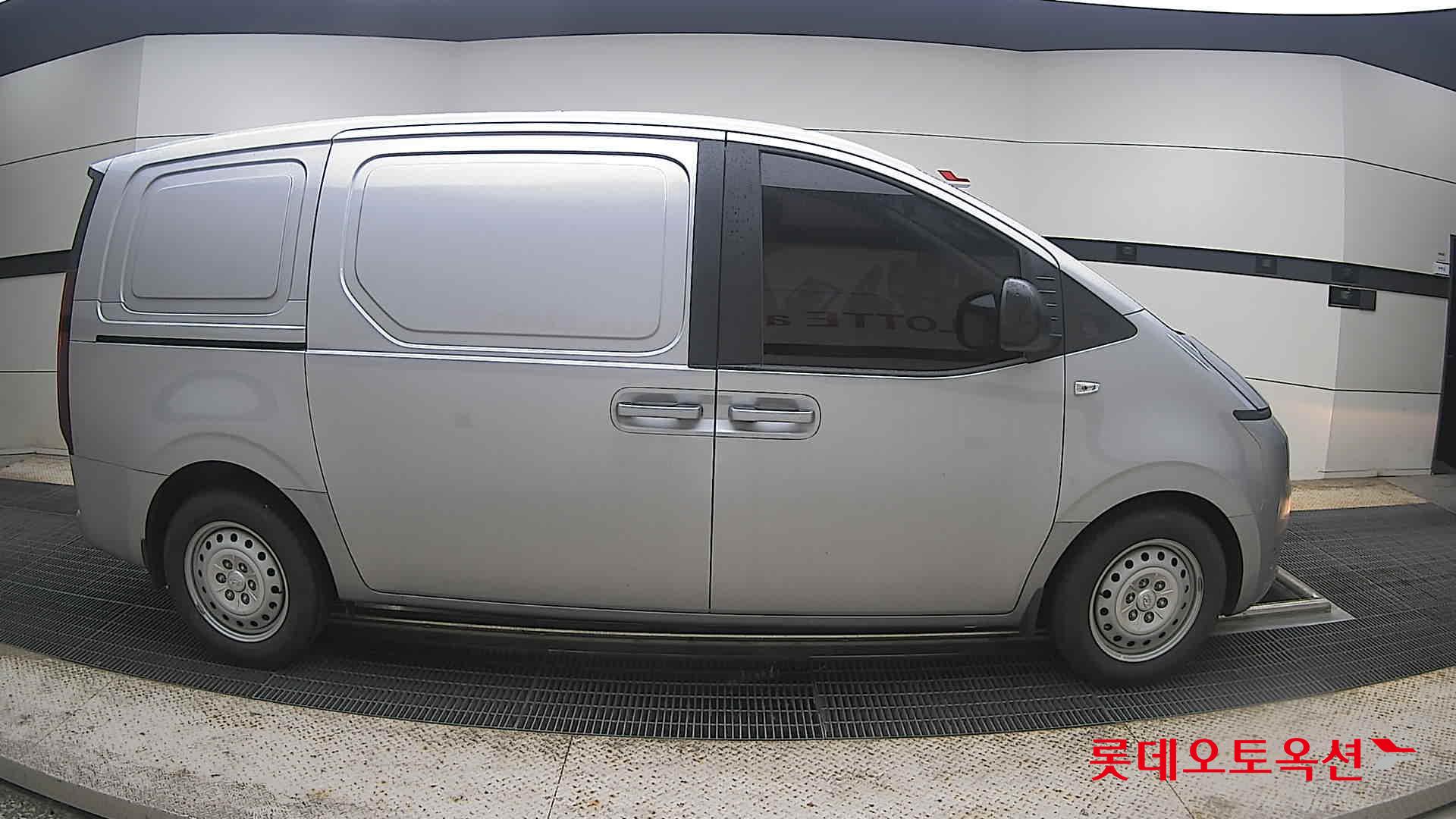 2022 - hyundai staria