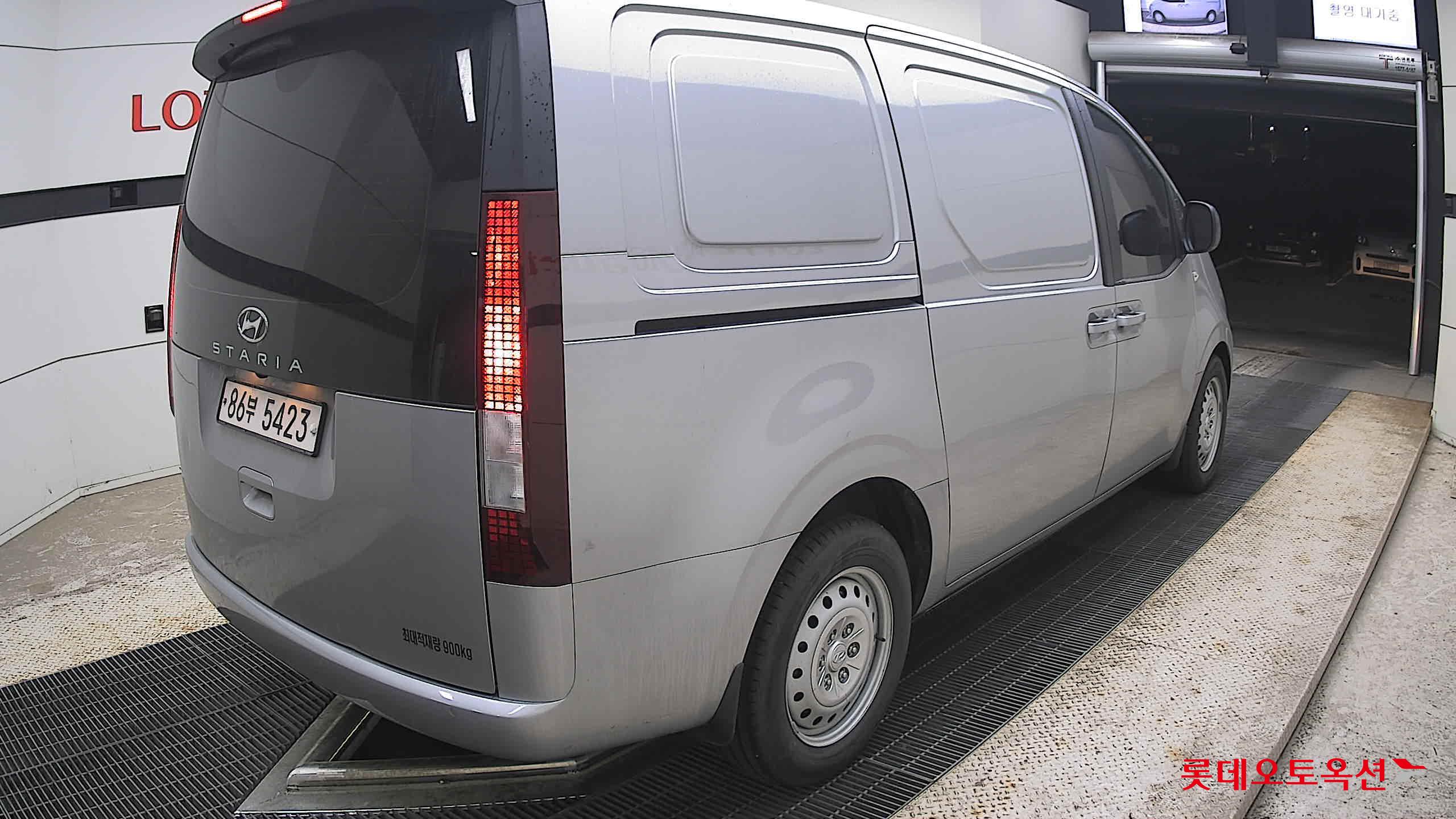 2022 - hyundai staria