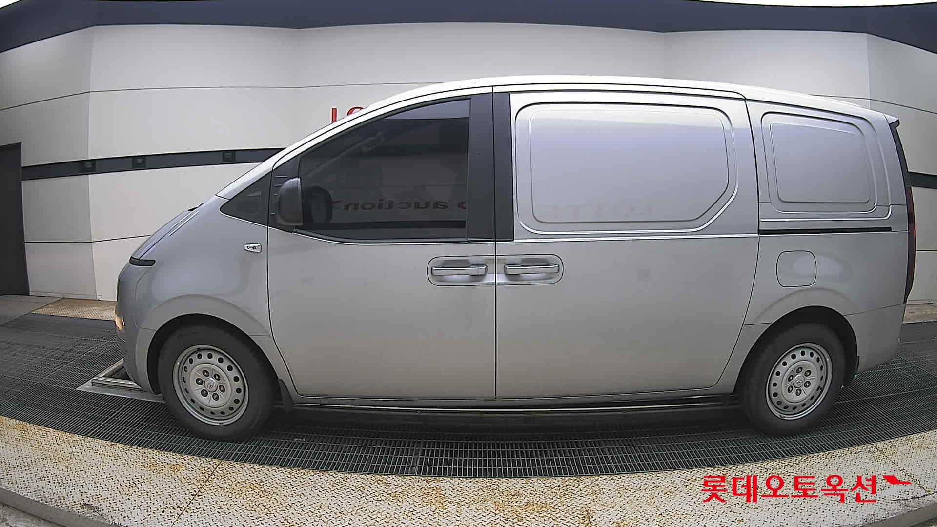 2022 - hyundai staria