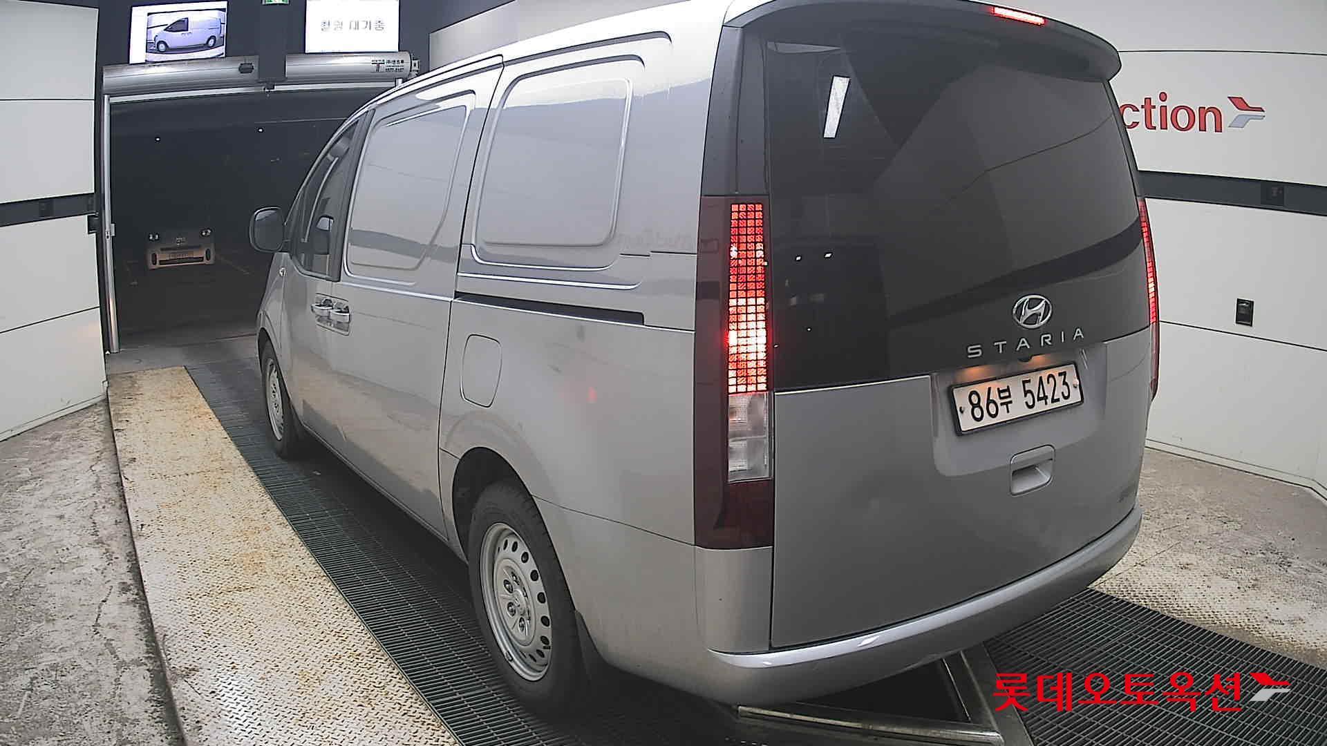 2022 - hyundai staria