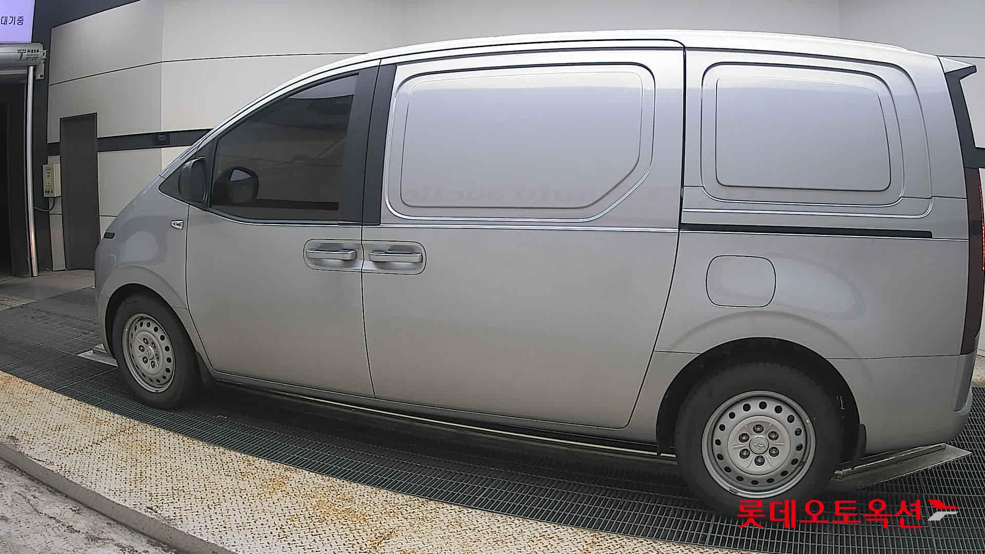 2022 - hyundai staria