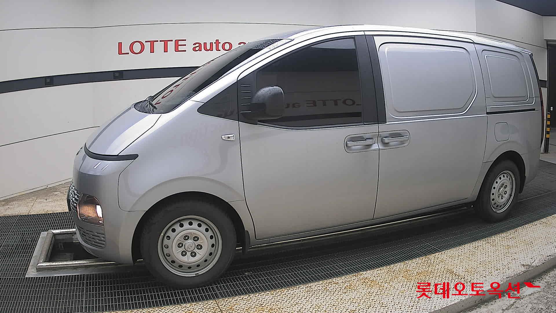 2022 - hyundai staria