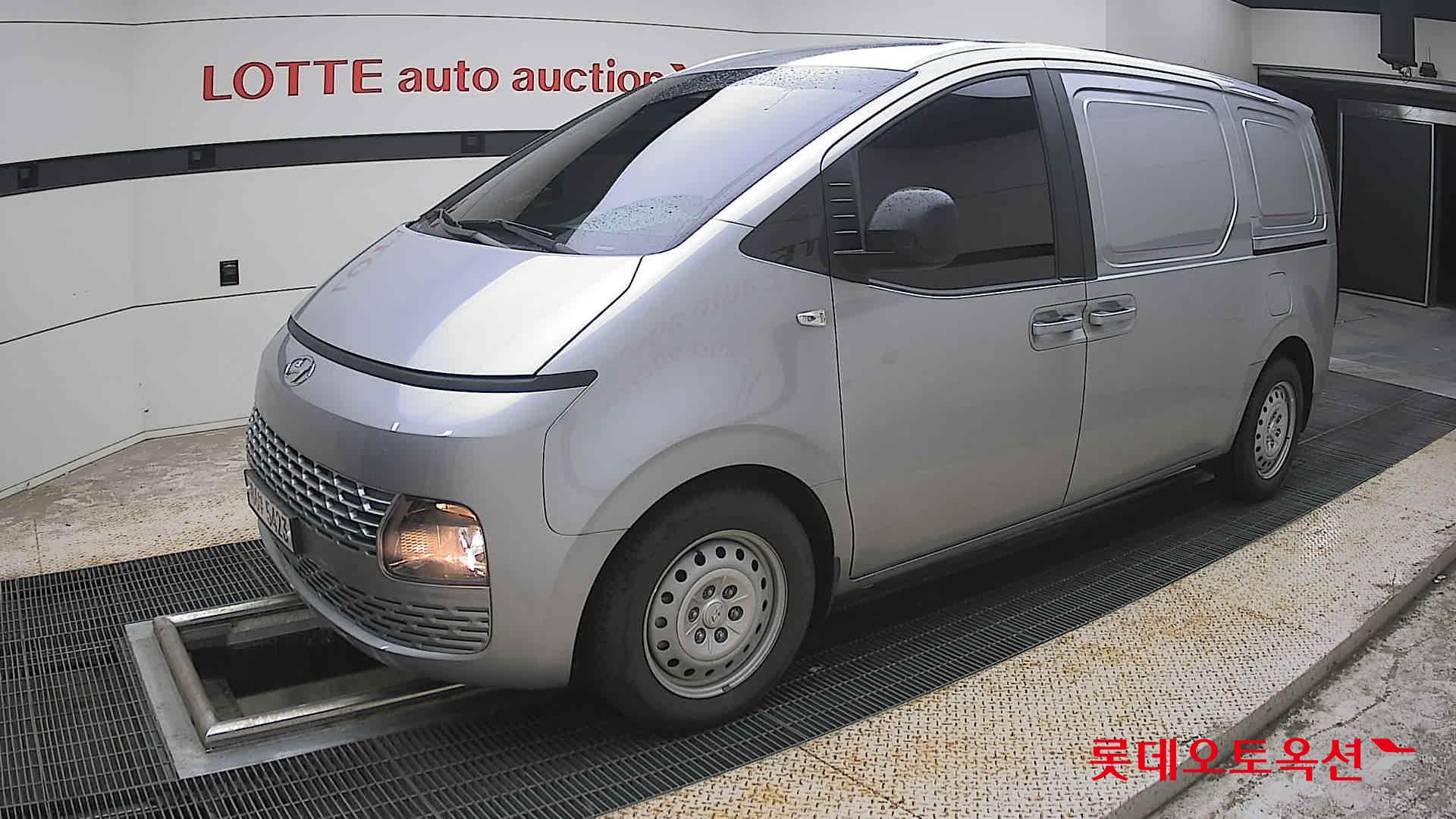 2022 - hyundai staria
