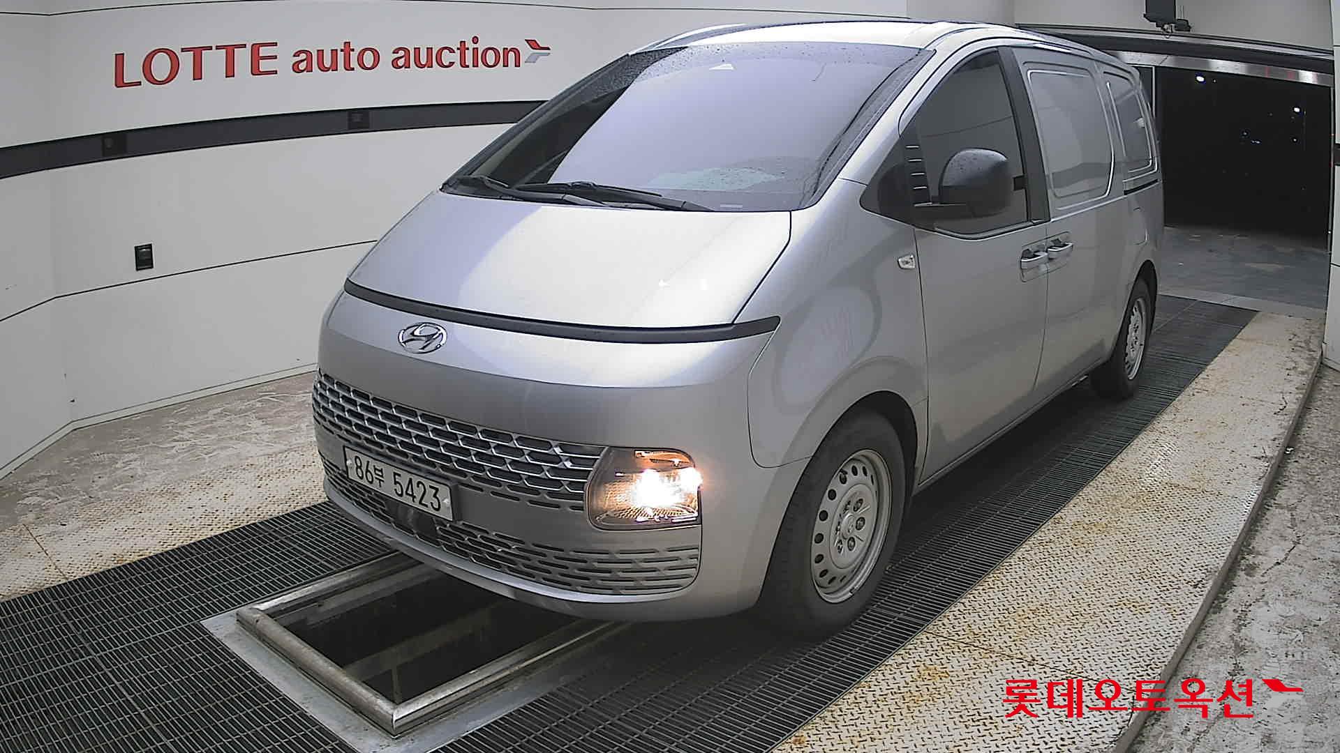 2022 - hyundai staria