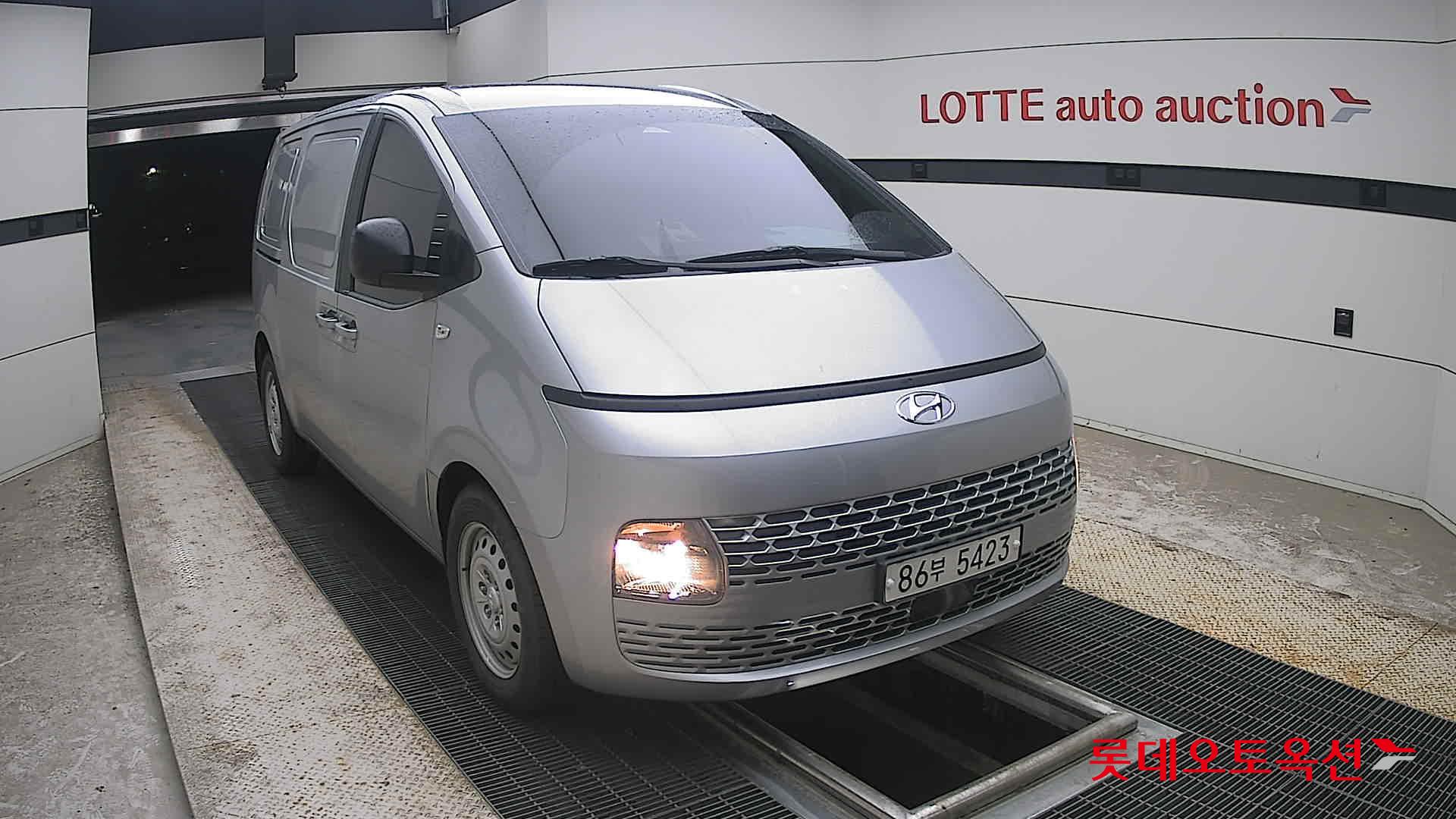 2022 - hyundai staria