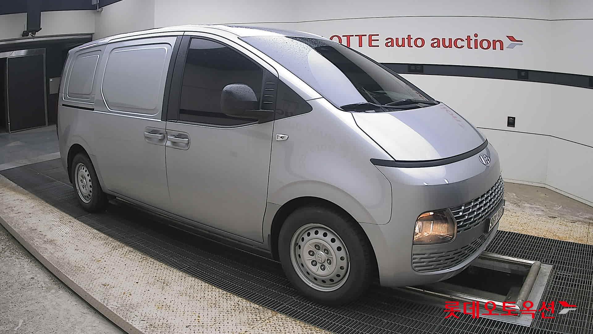 2022 - hyundai staria