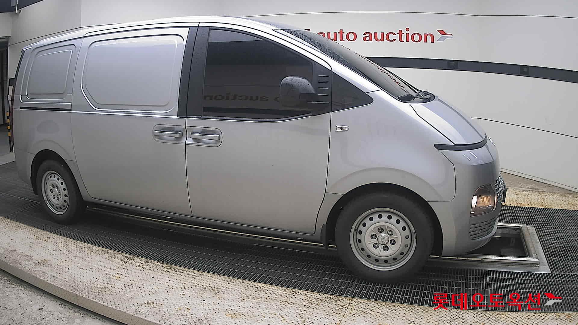 2022 - hyundai staria
