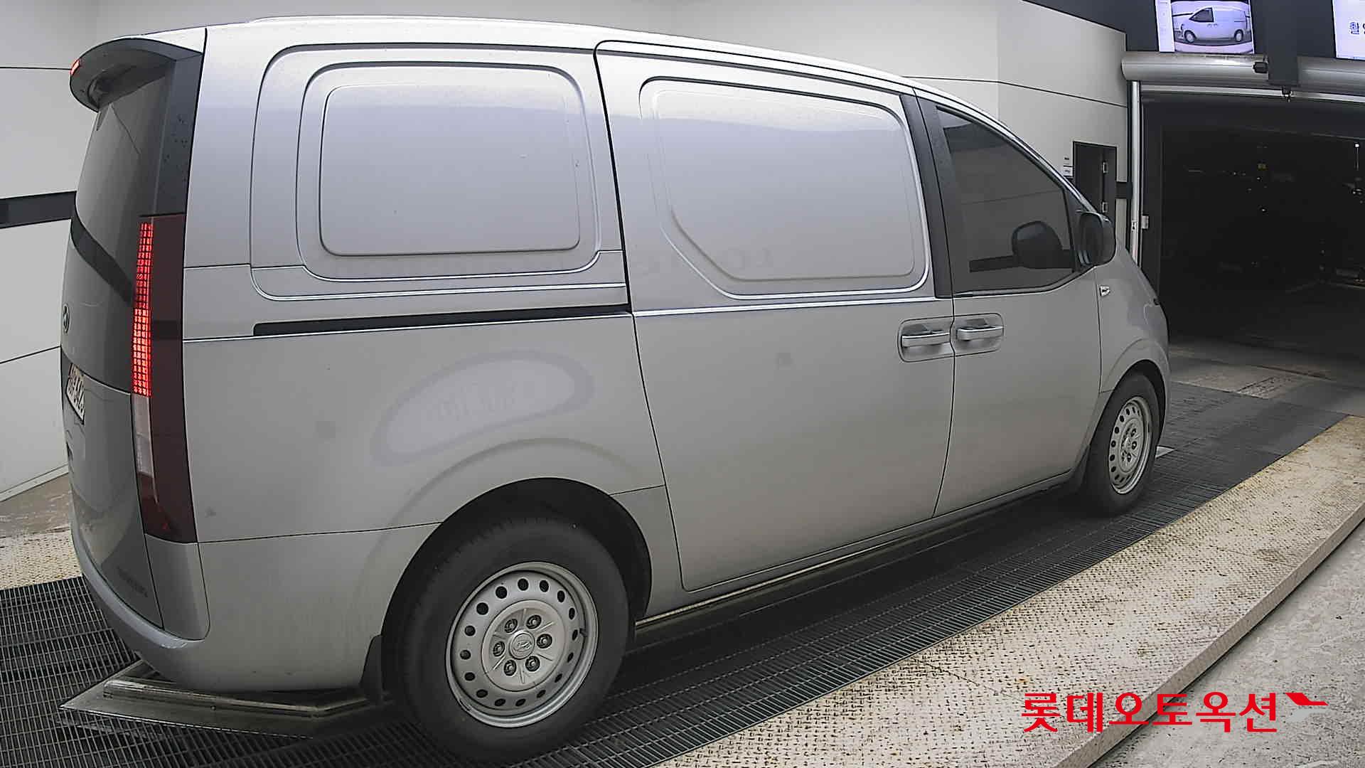 2022 - hyundai staria