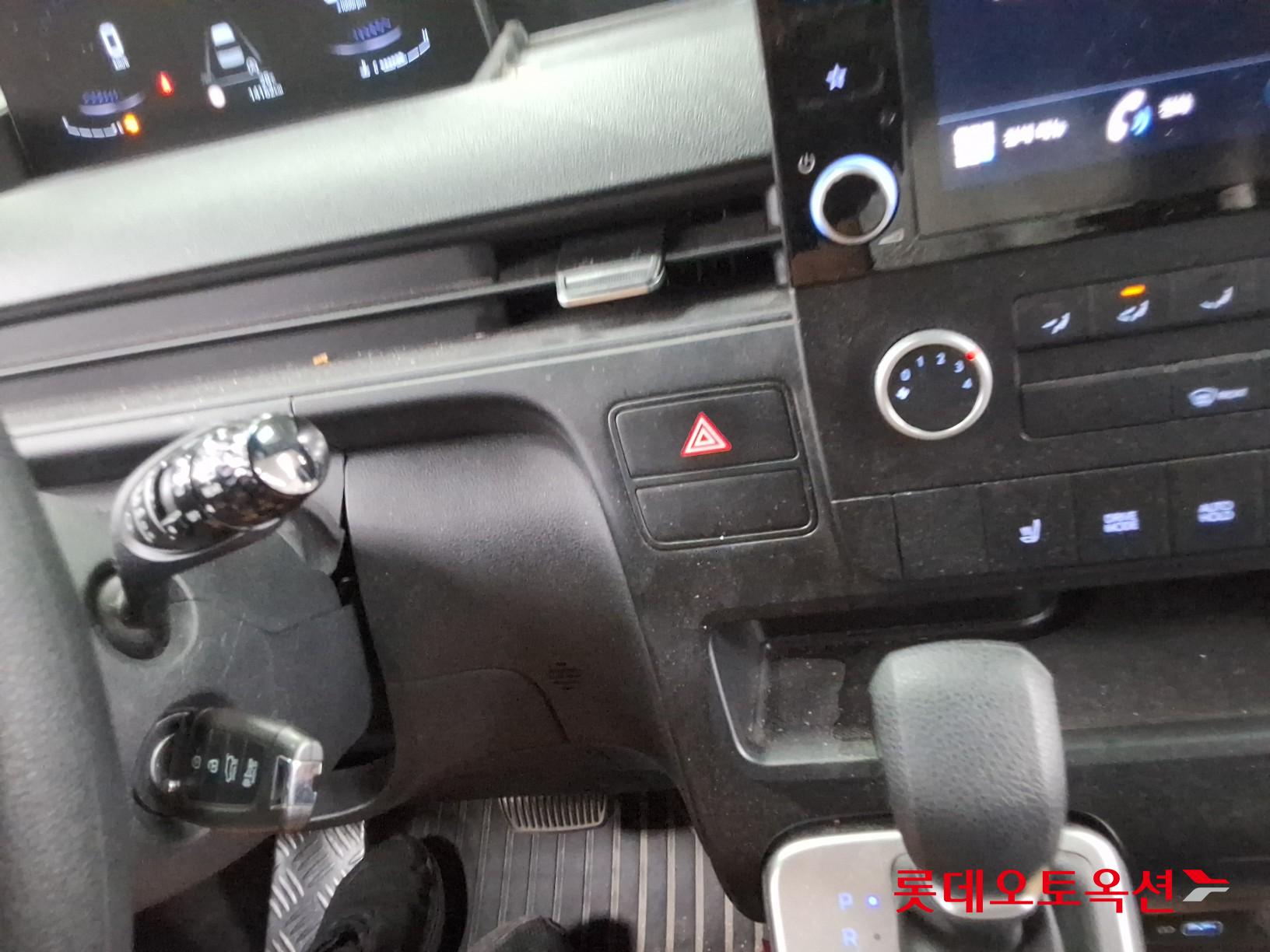 2022 - hyundai staria