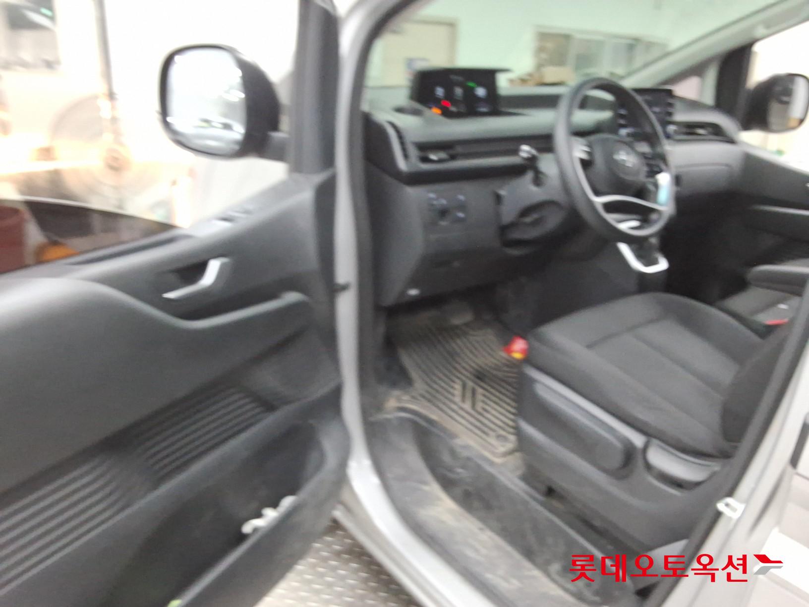 2022 - hyundai staria