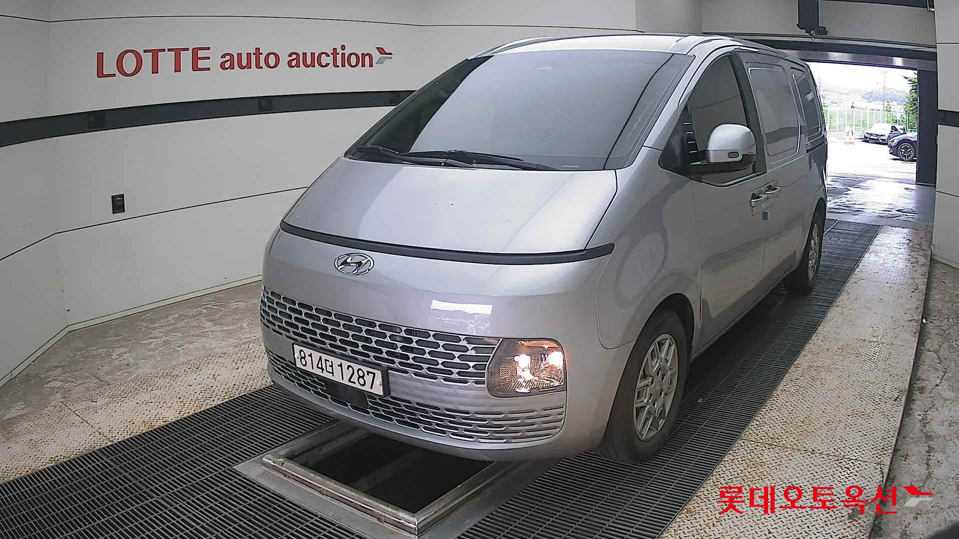 2023 - hyundai staria