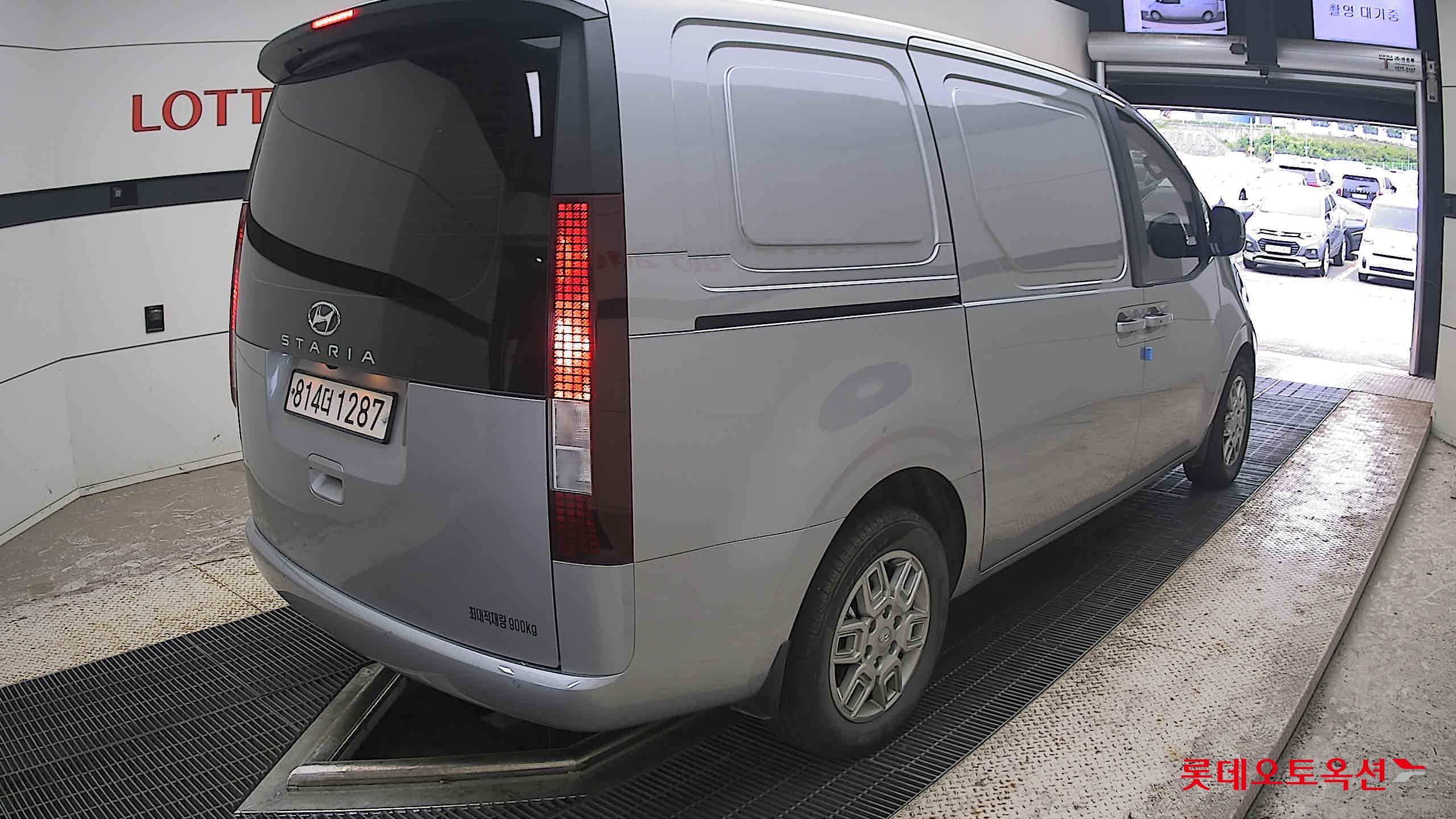 2023 - hyundai staria