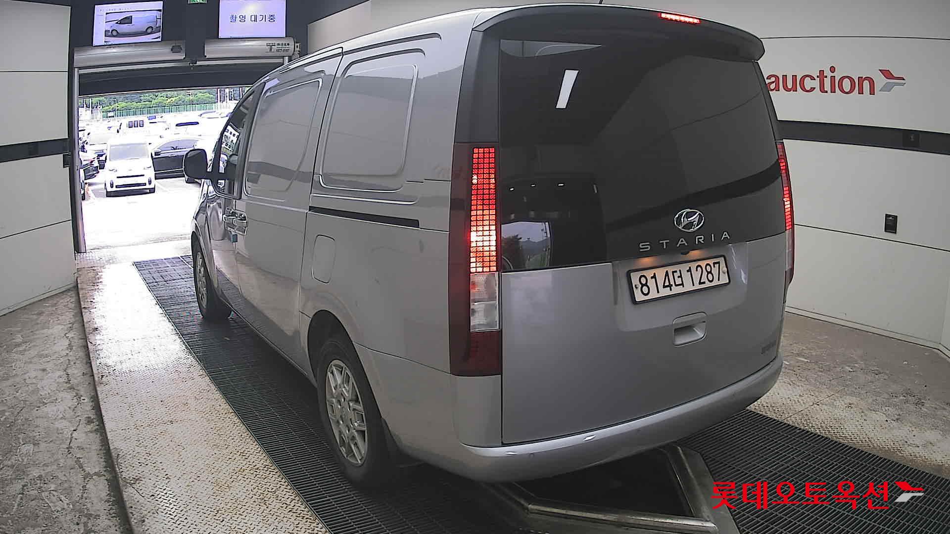 2023 - hyundai staria