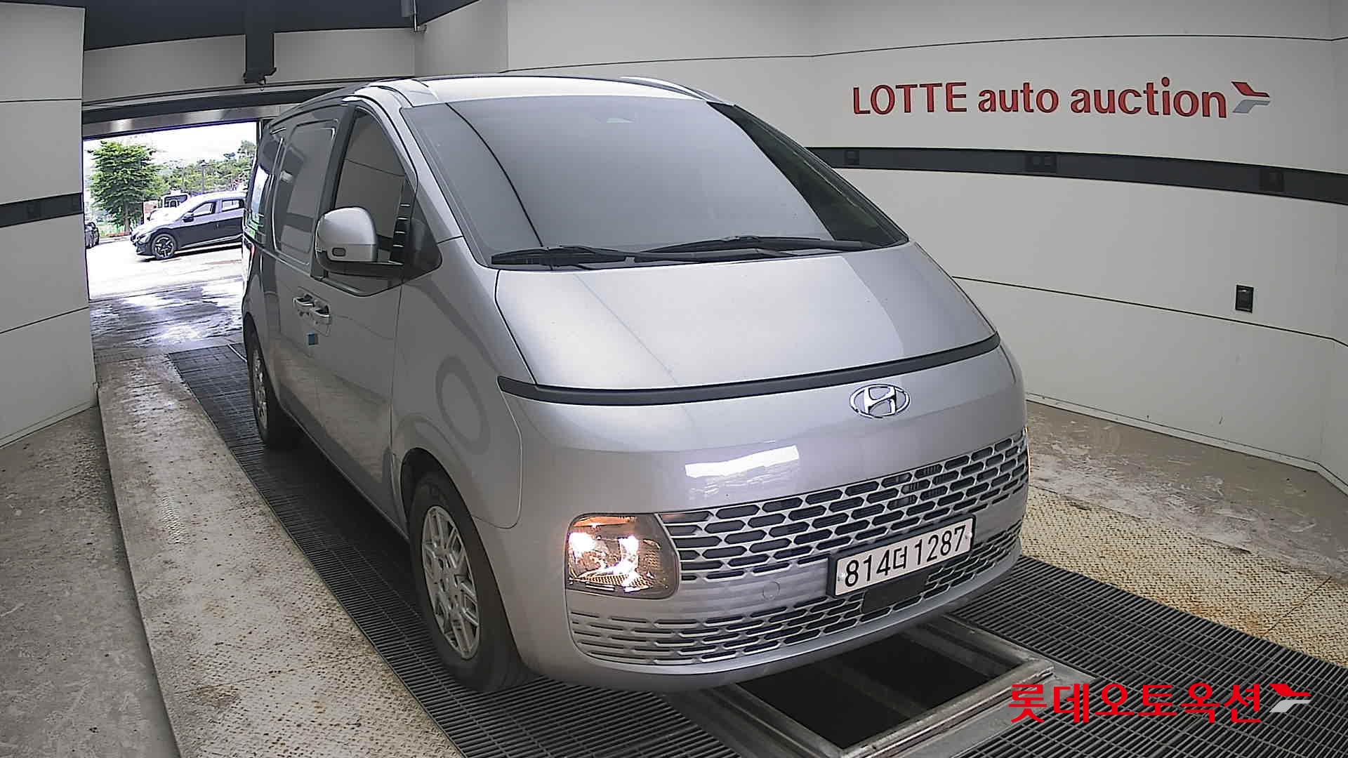 2023 - hyundai staria