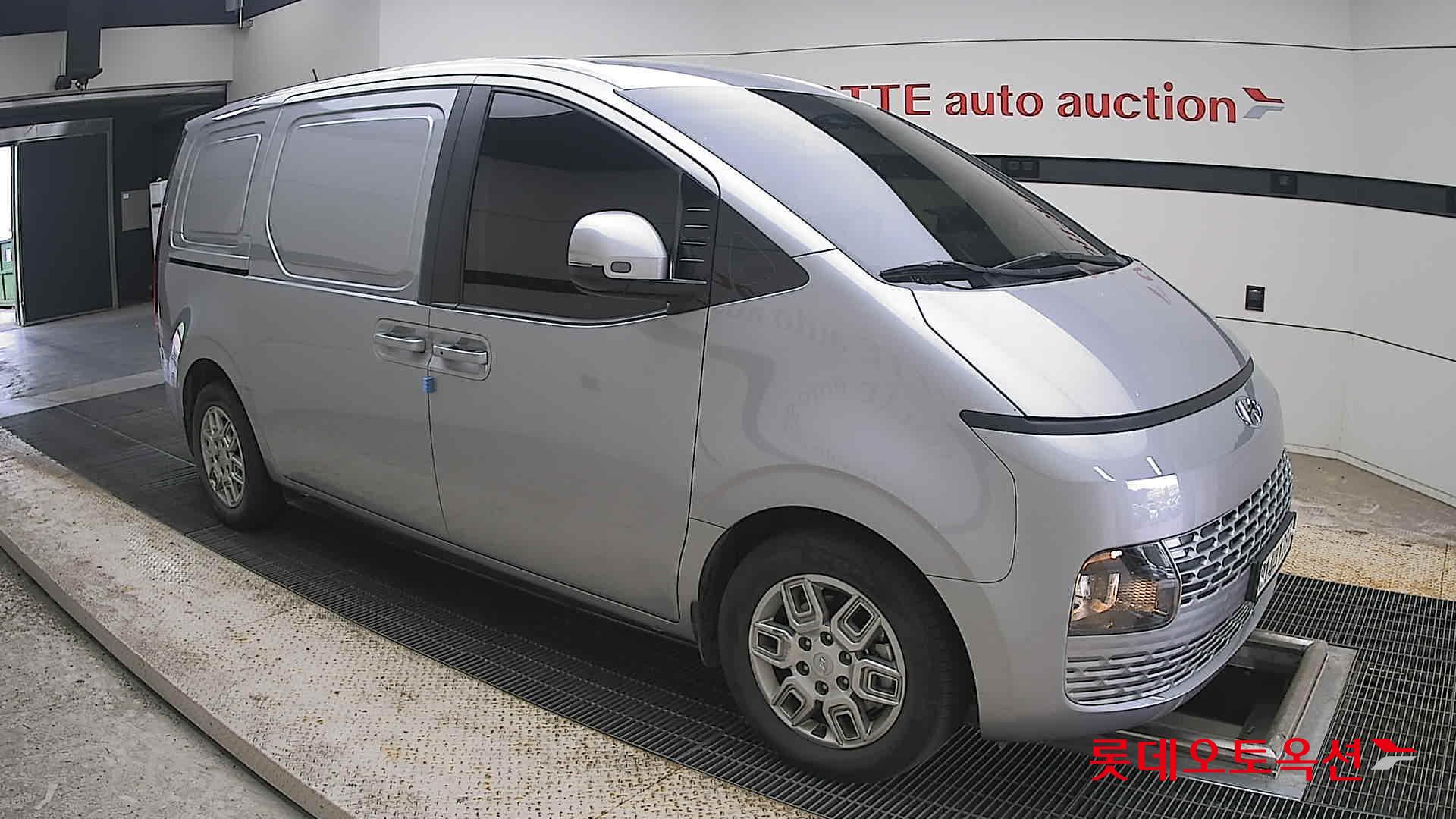 2023 - hyundai staria