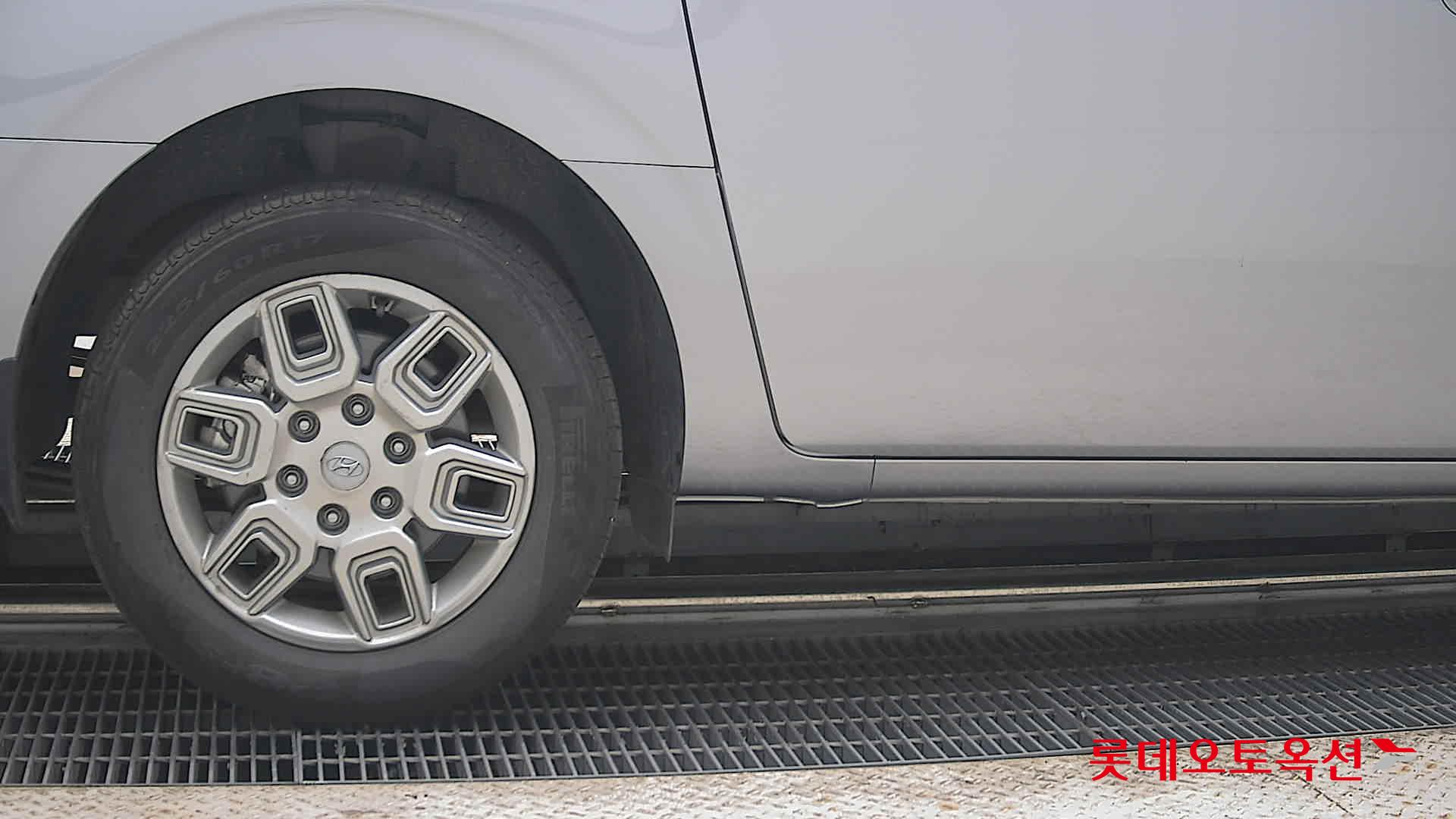 2023 - hyundai staria