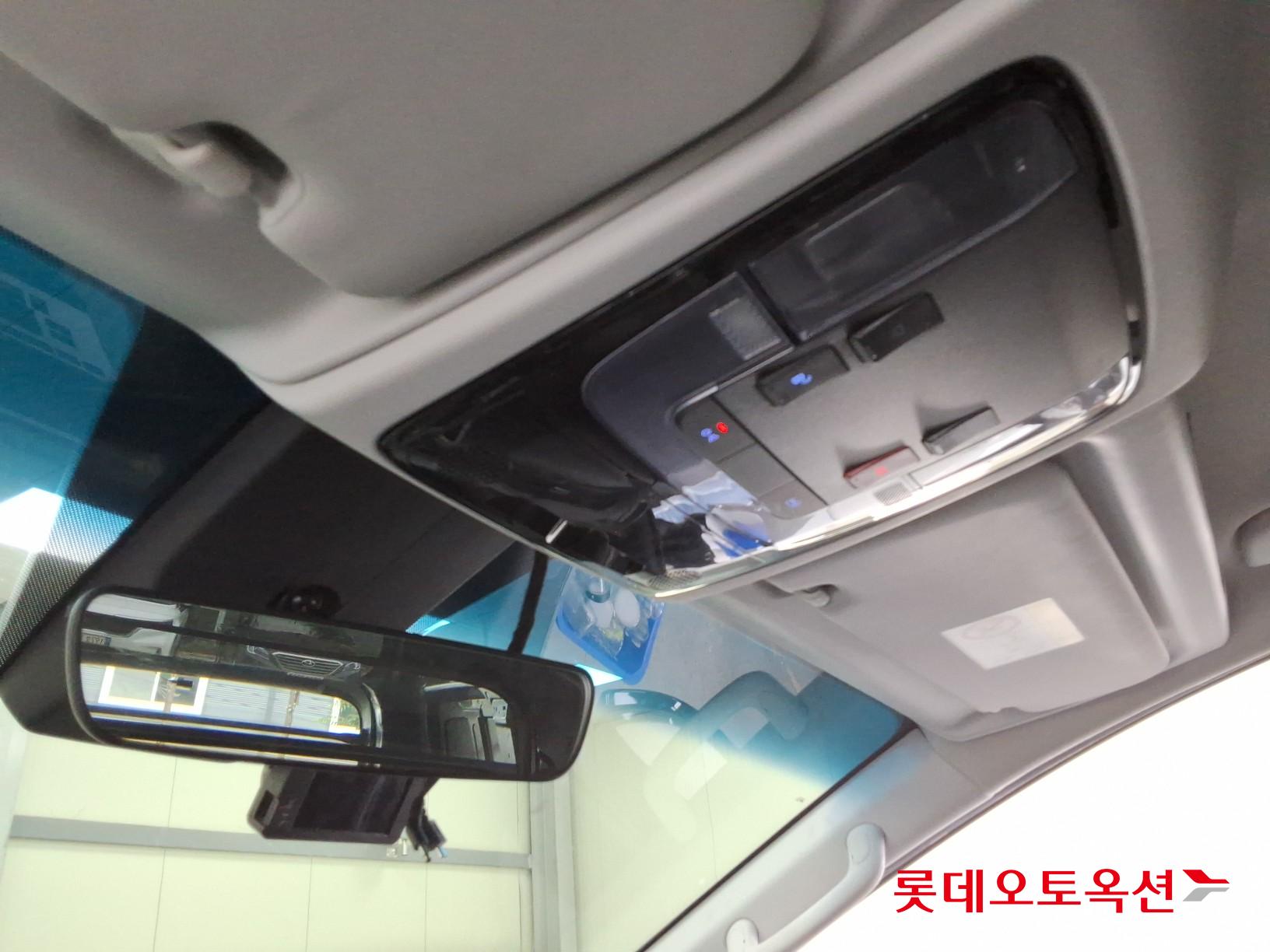 2023 - hyundai staria
