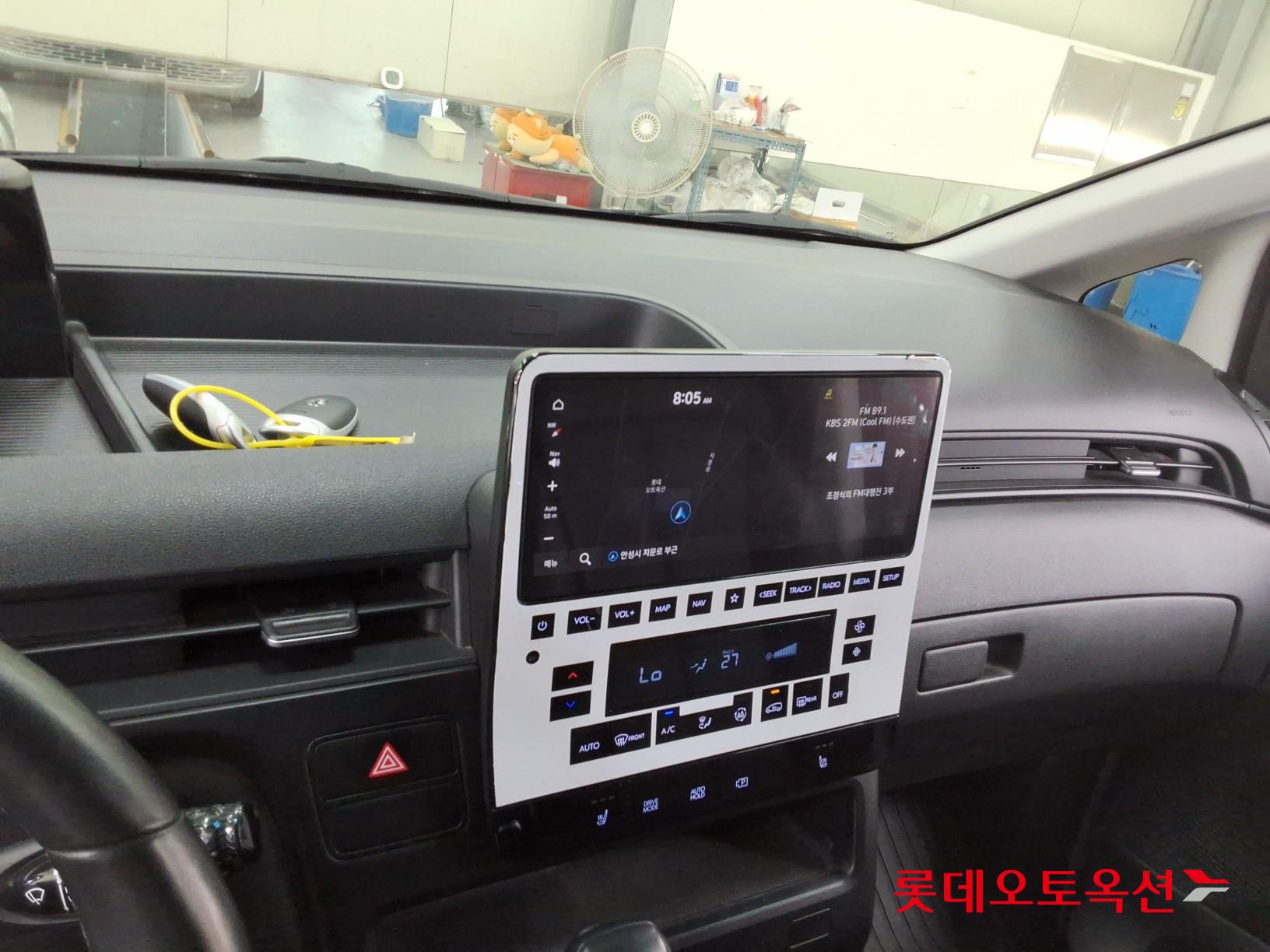 2023 - hyundai staria