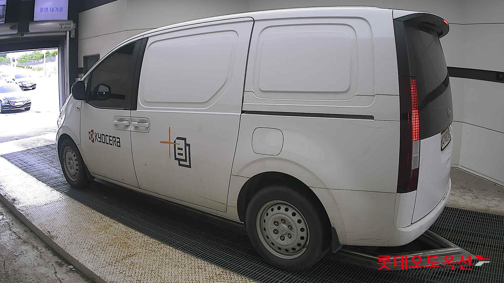 2022 - hyundai staria