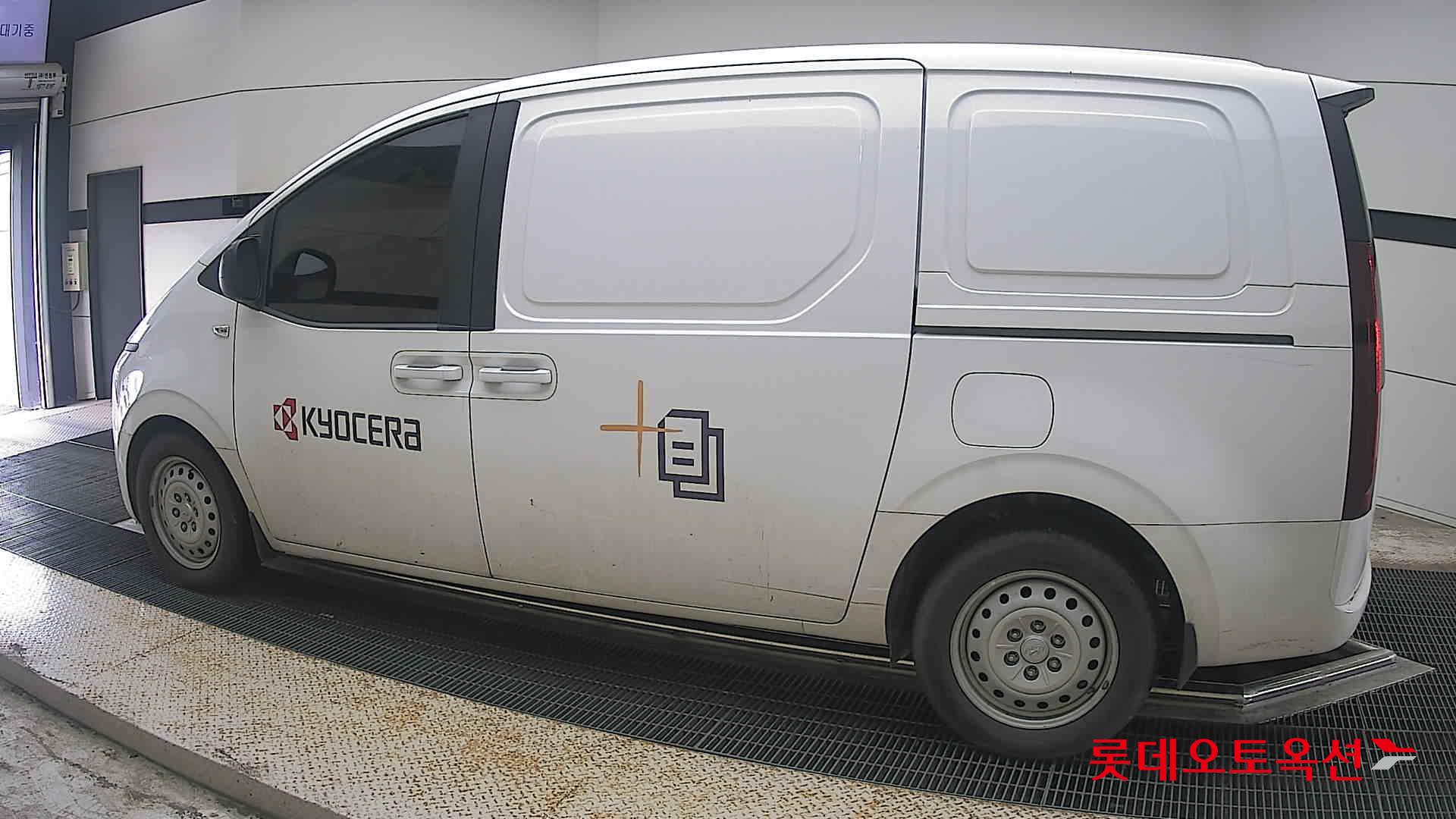 2022 - hyundai staria
