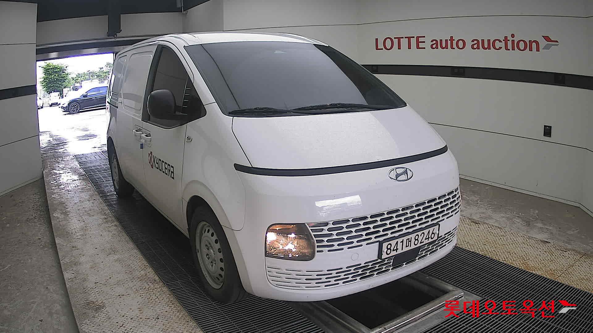 2022 - hyundai staria
