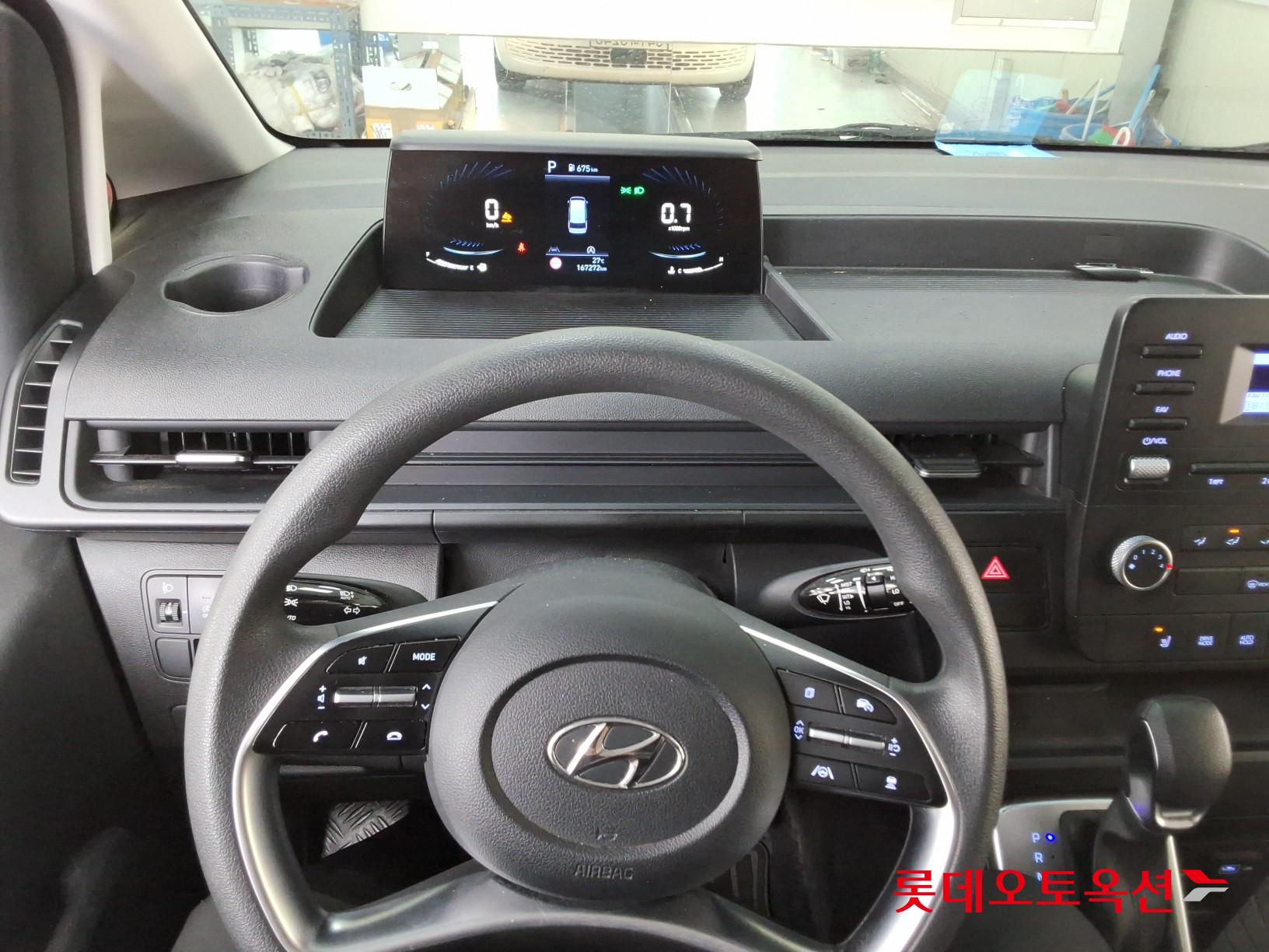 2022 - hyundai staria