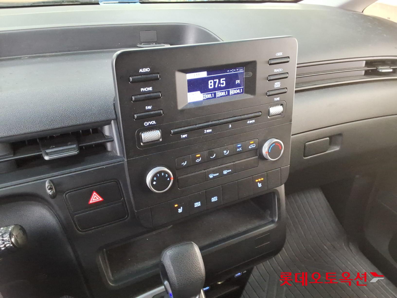 2022 - hyundai staria