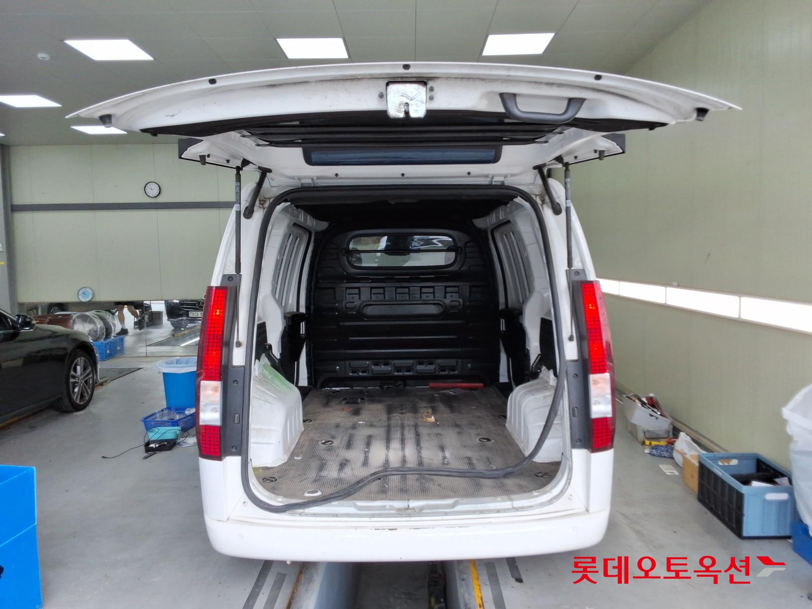 2022 - hyundai staria