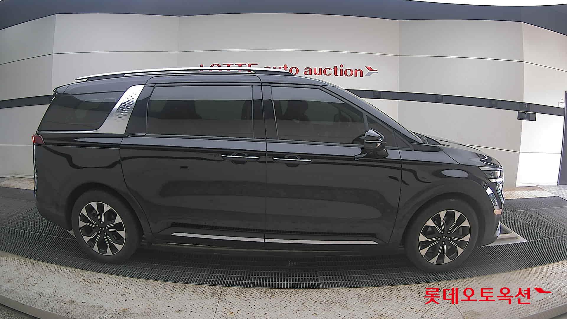 2021 - kia carnival