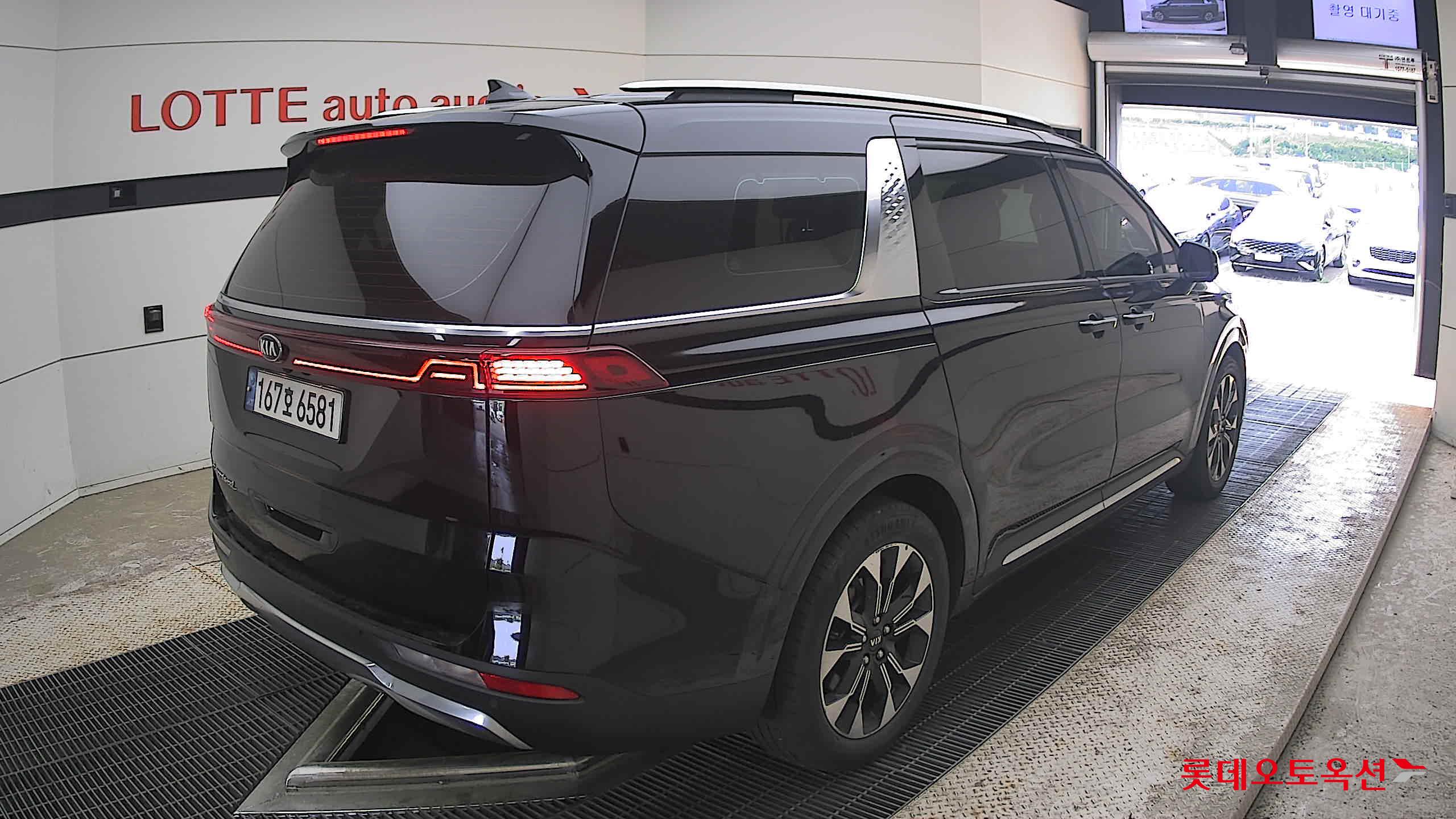 2021 - kia carnival