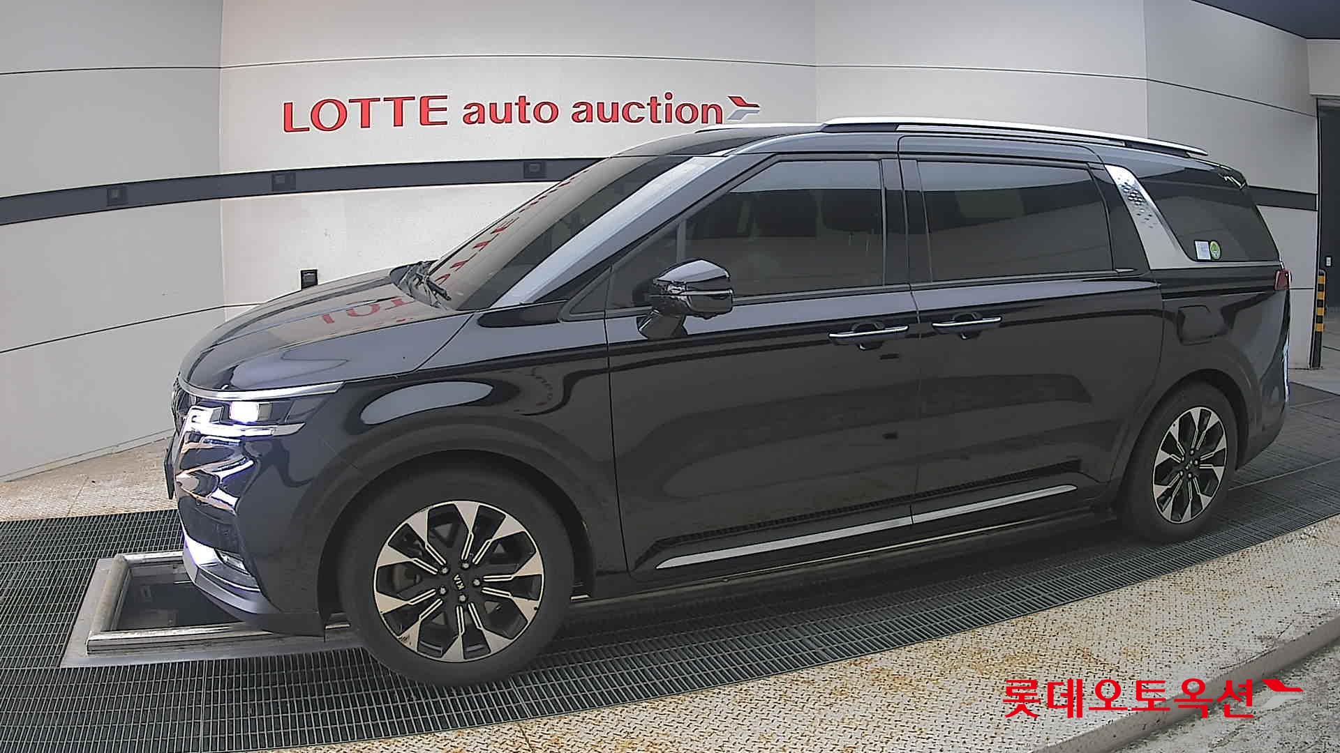 2021 - kia carnival
