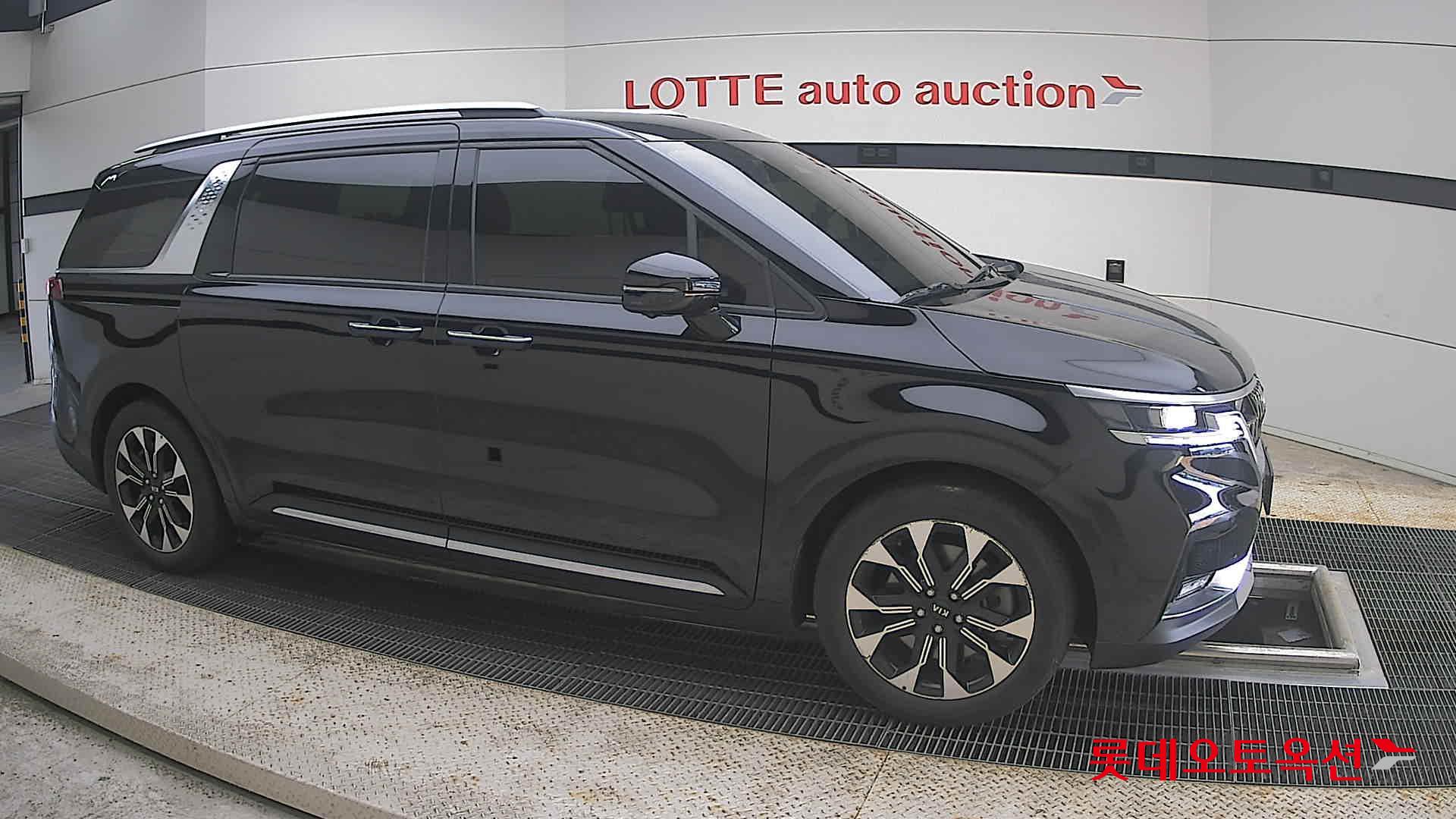 2021 - kia carnival