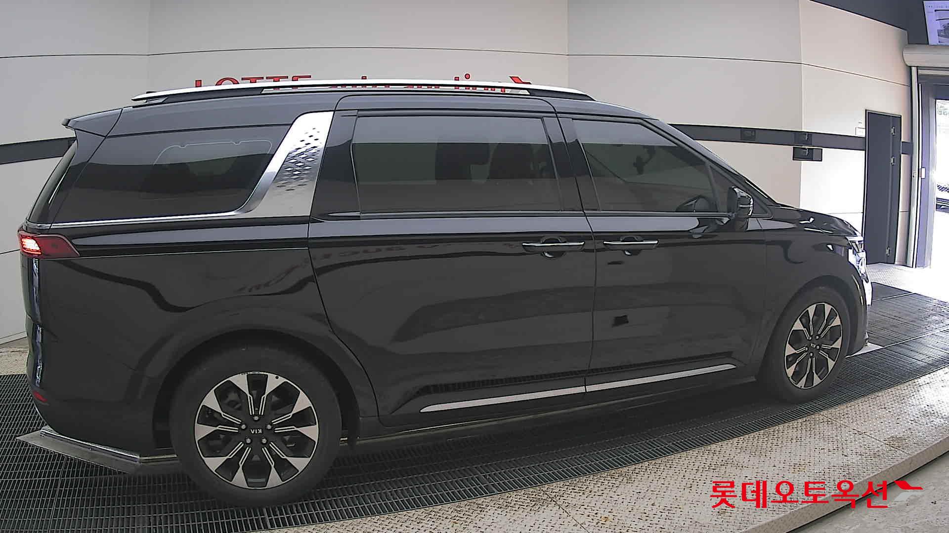 2021 - kia carnival