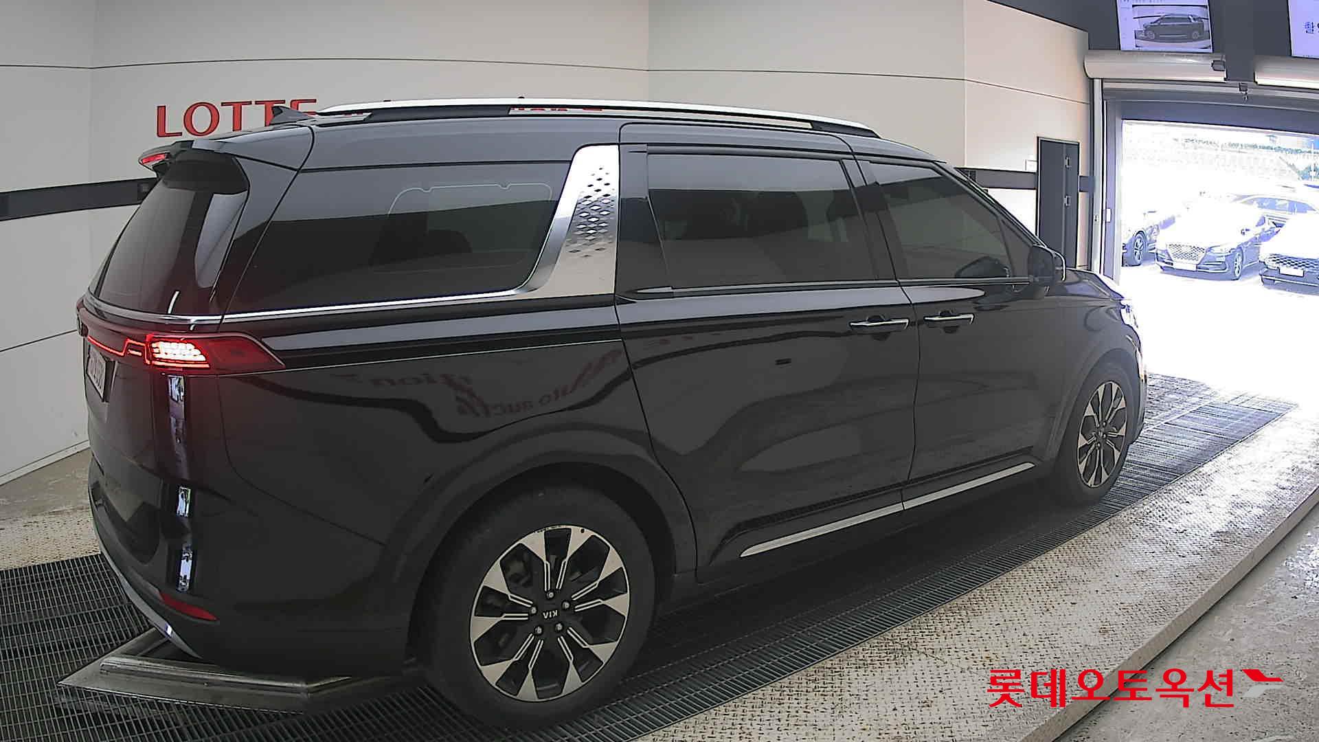 2021 - kia carnival