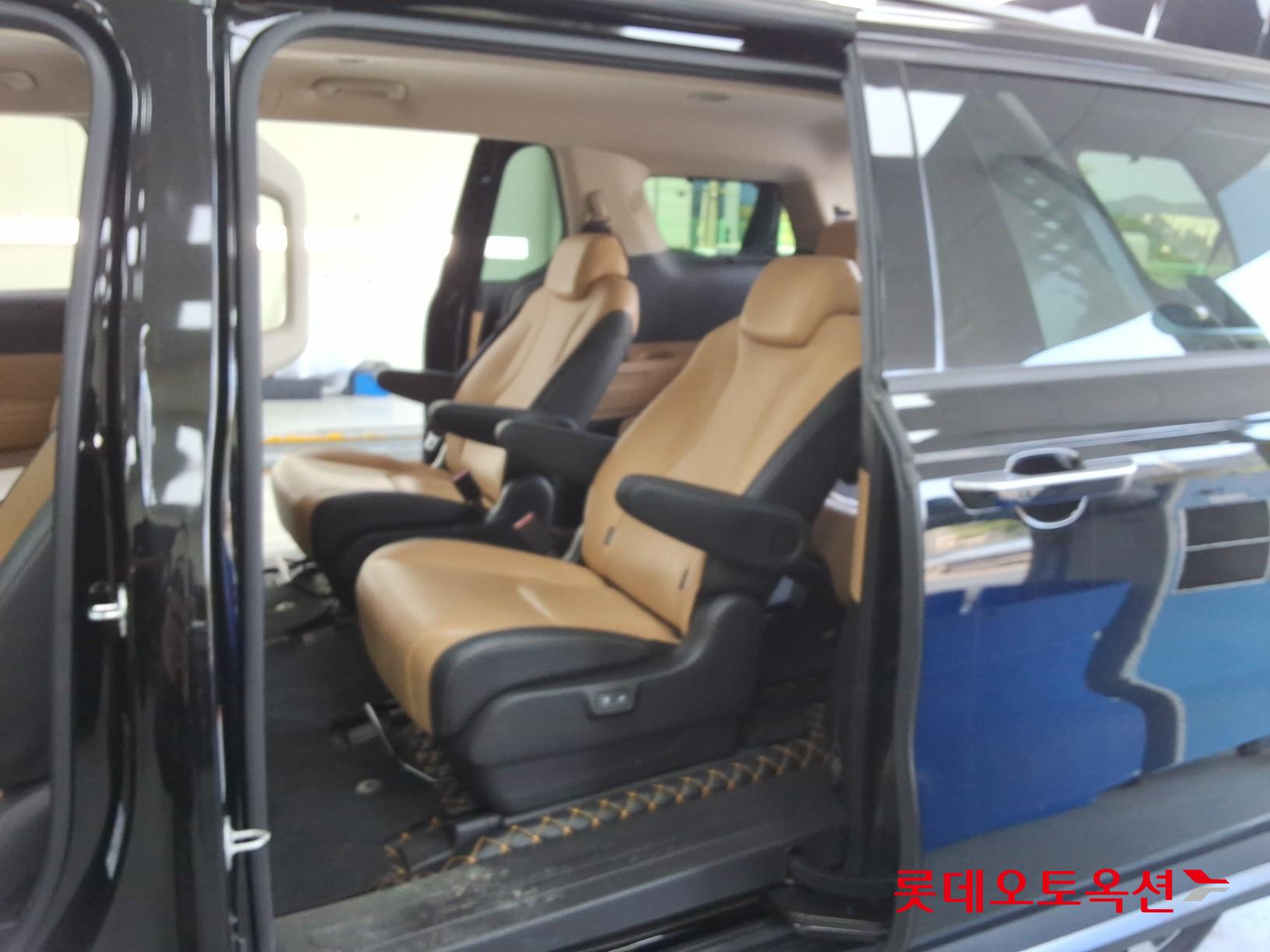 2021 - kia carnival