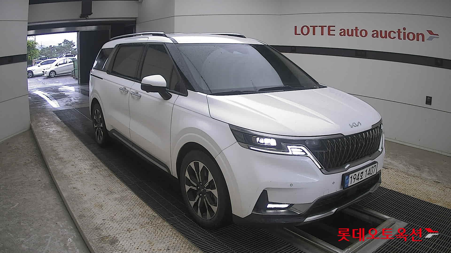 2022 - kia carnival